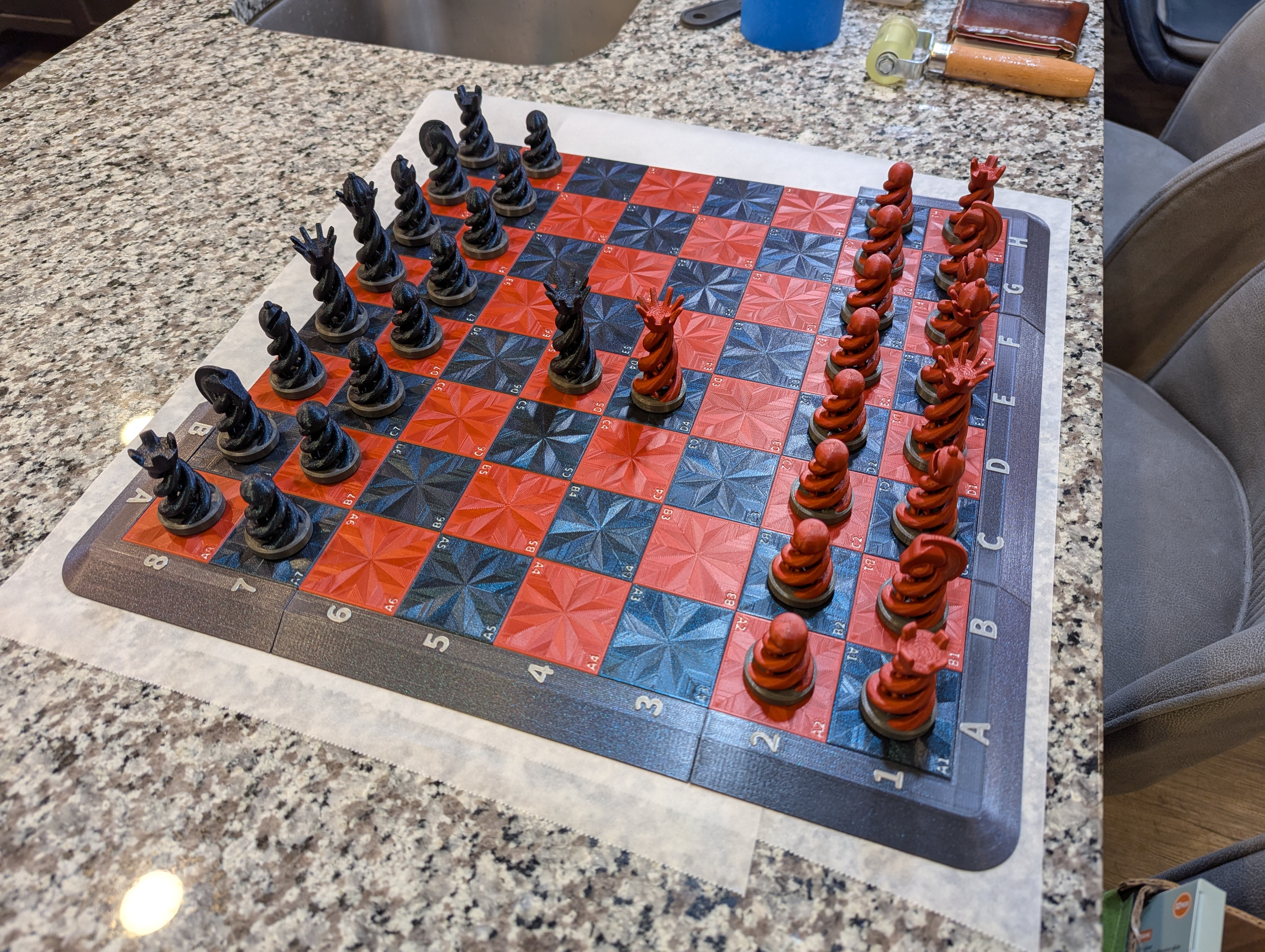 Chessboard, Base, and Spiral Chess Pieces - Modular Construction — miniatura 9
