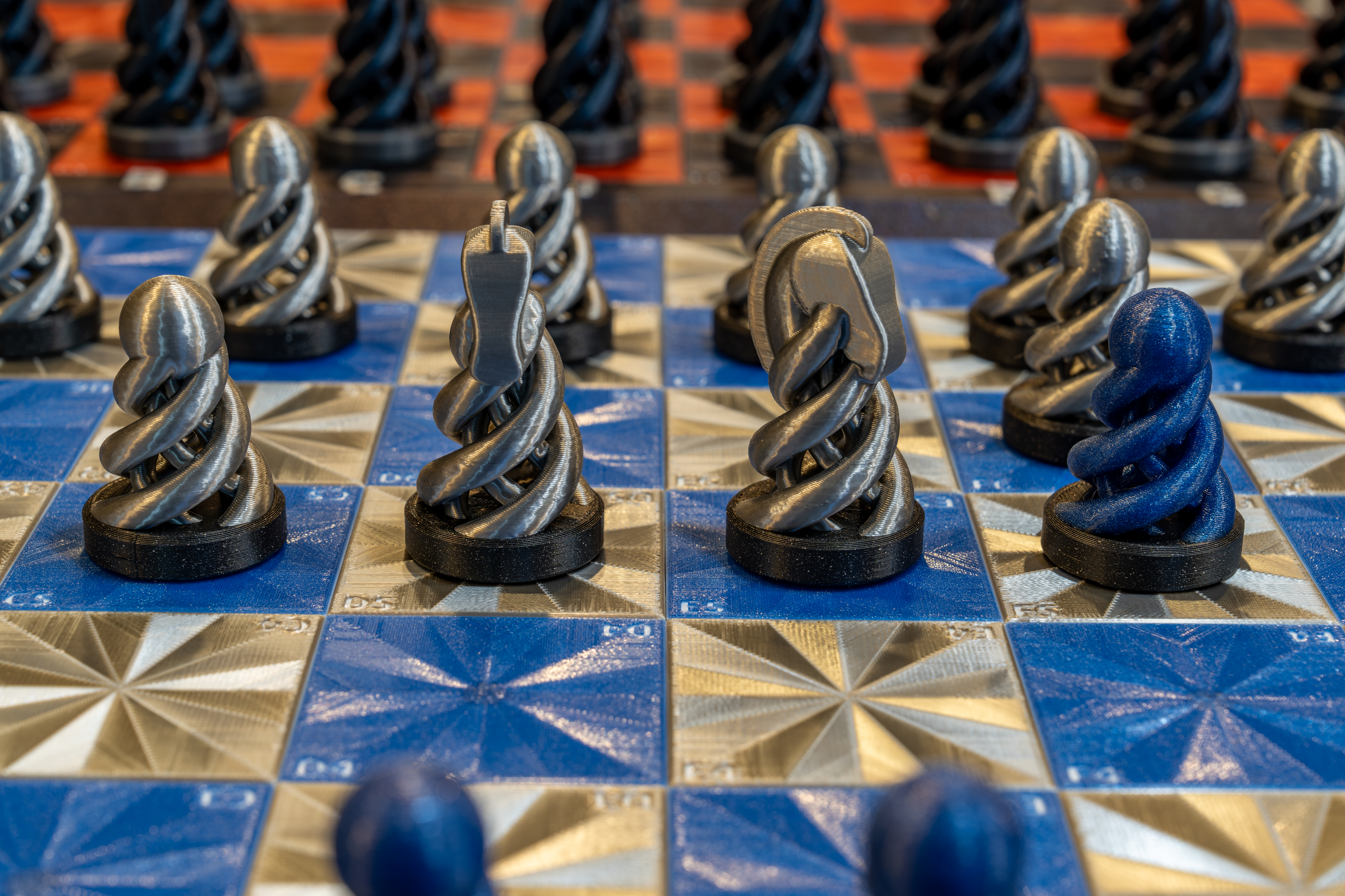 Chessboard, Base, and Spiral Chess Pieces - Modular Construction — miniatura 14
