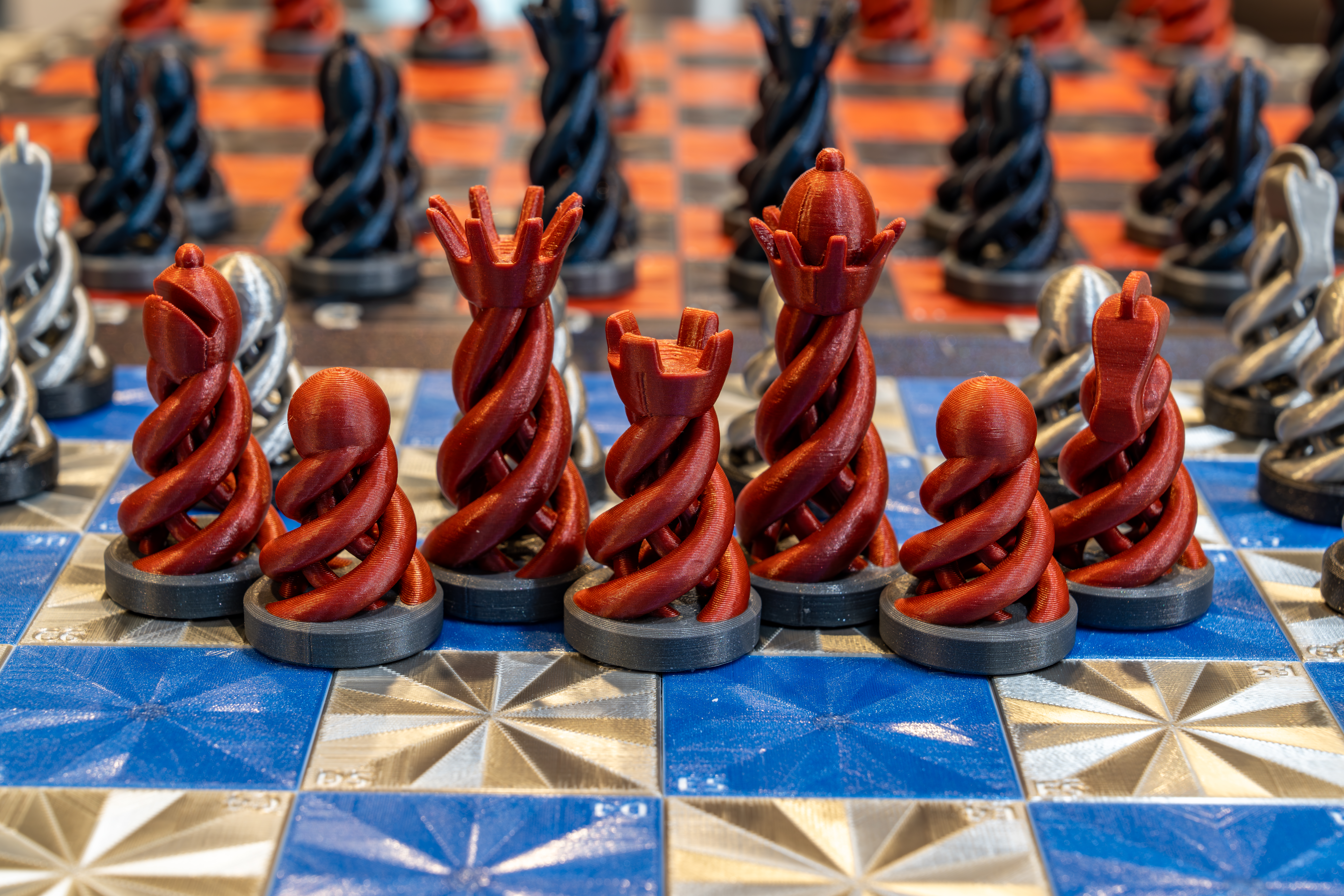 Chessboard, Base, and Spiral Chess Pieces - Modular Construction — miniatura 15