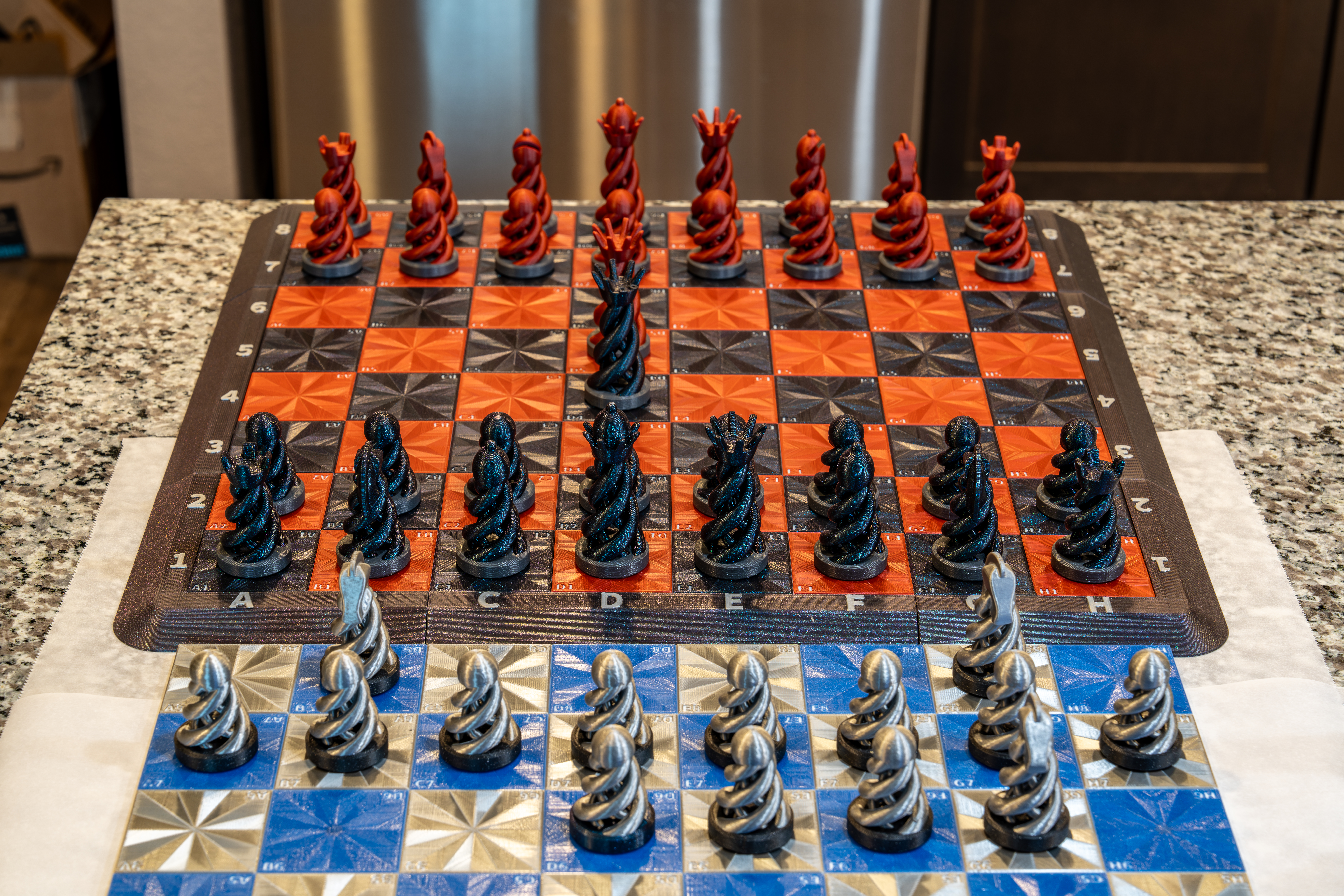 Chessboard, Base, and Spiral Chess Pieces - Modular Construction — miniatura 16