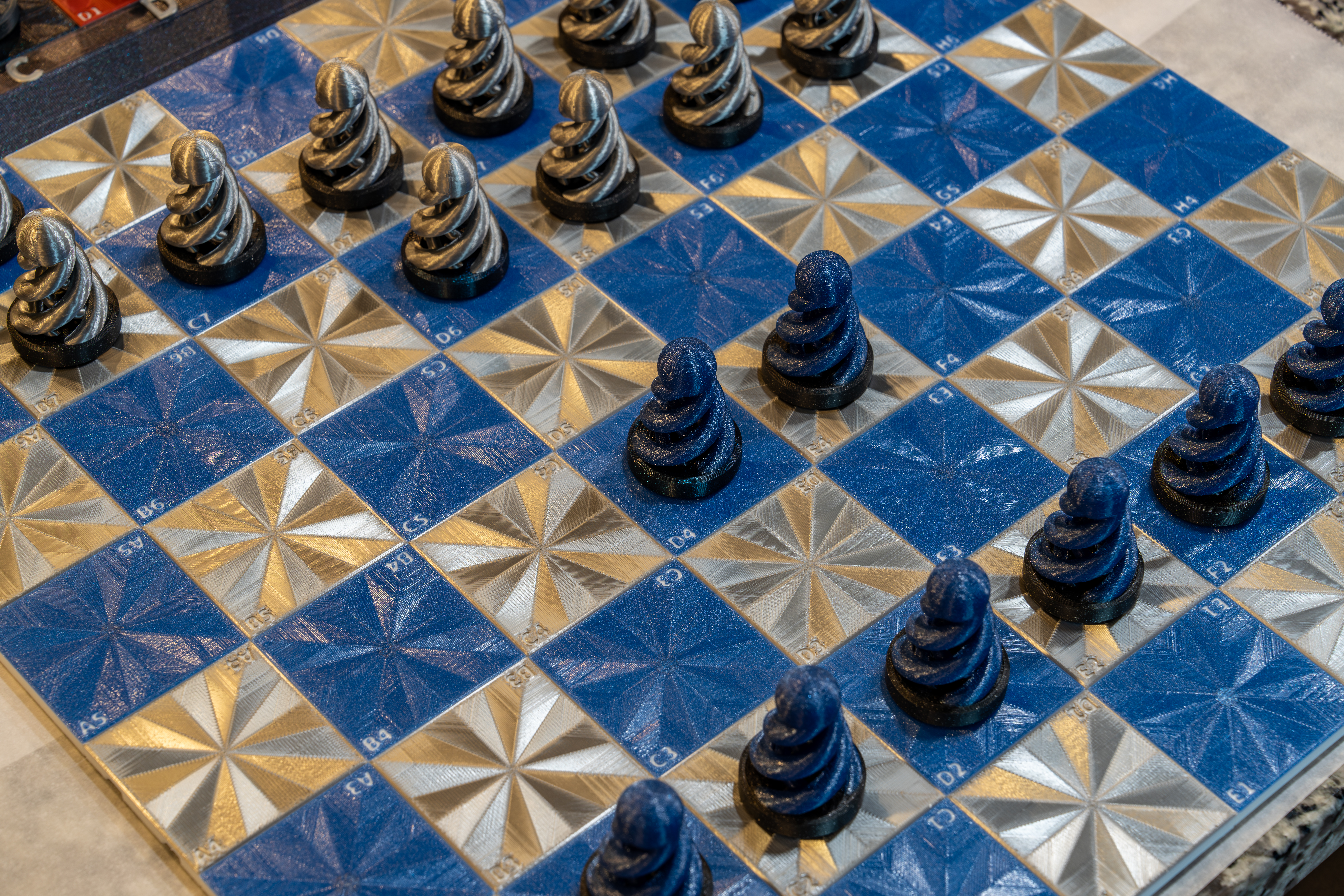 Chessboard, Base, and Spiral Chess Pieces - Modular Construction — miniatura 17