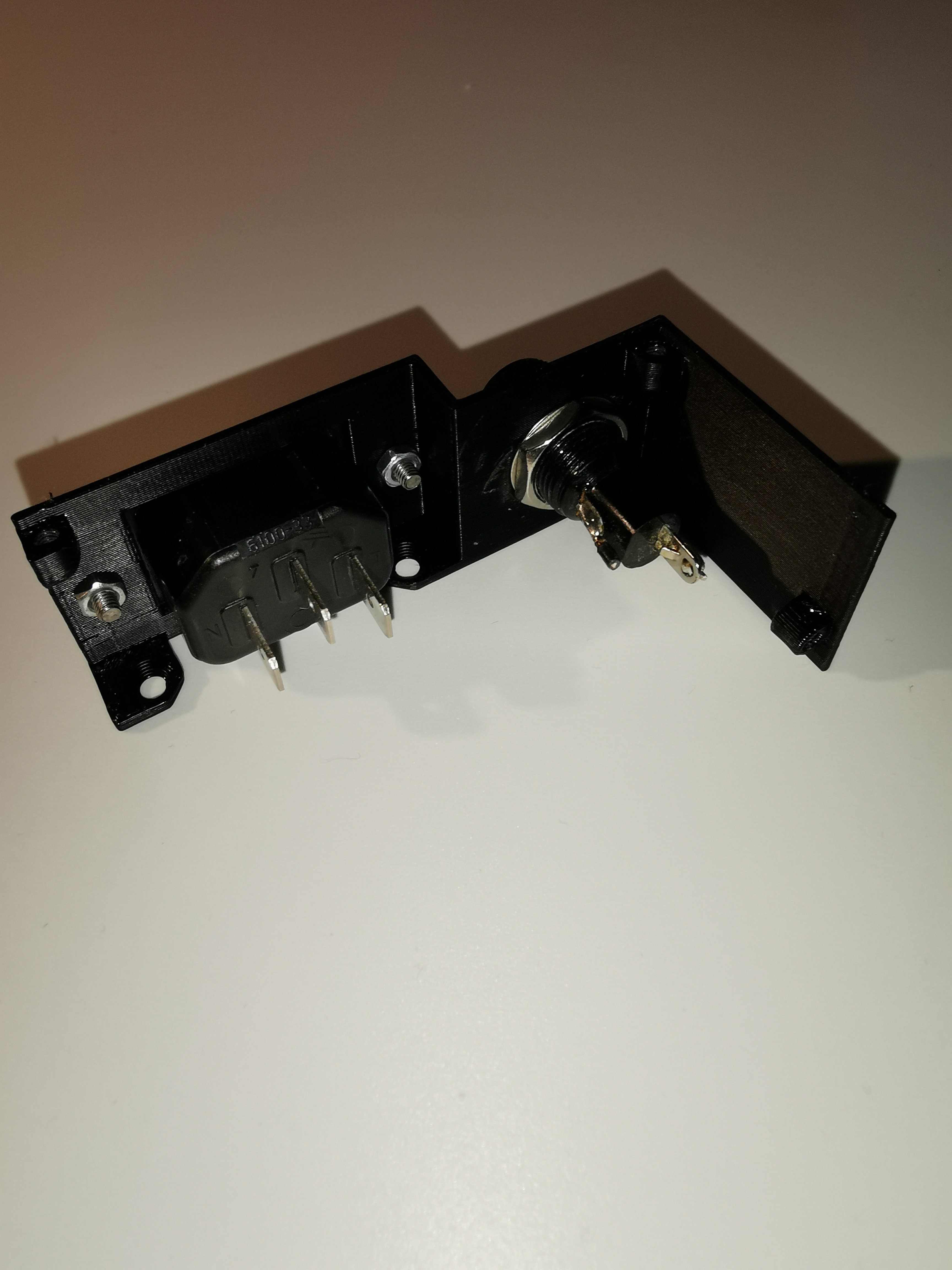 Miniatura 5 do modelo 3D Printer enclosure power socket with fuse