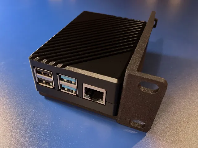 Raspberry Pi 4 + Geekworm P388 rack-mount bracket
