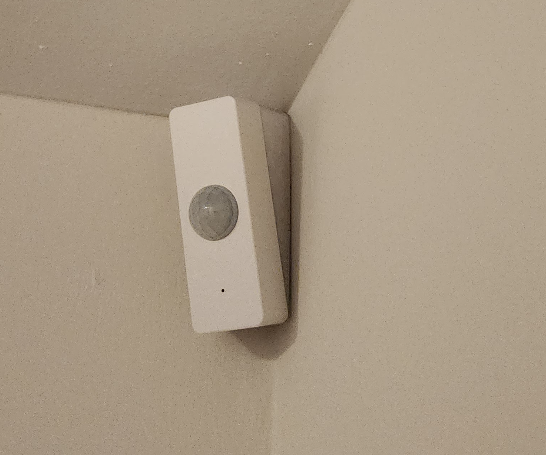IH012-RT02 Tuya Motion sensor corner mount plate