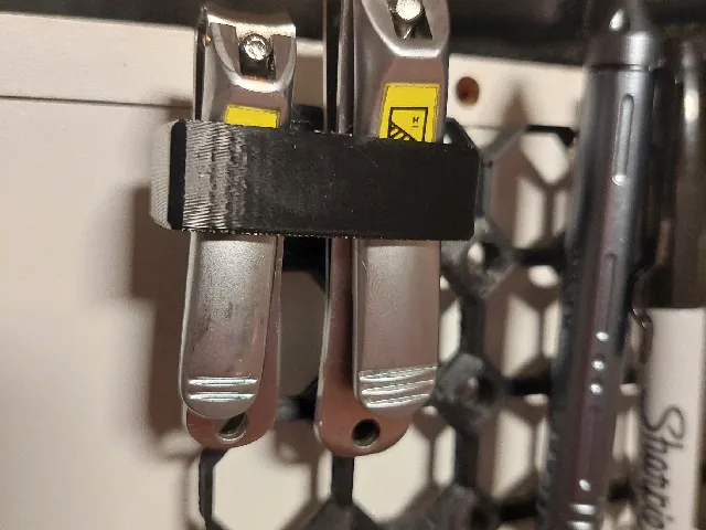 Holder for Harperton nail trimmer set on Multiboard