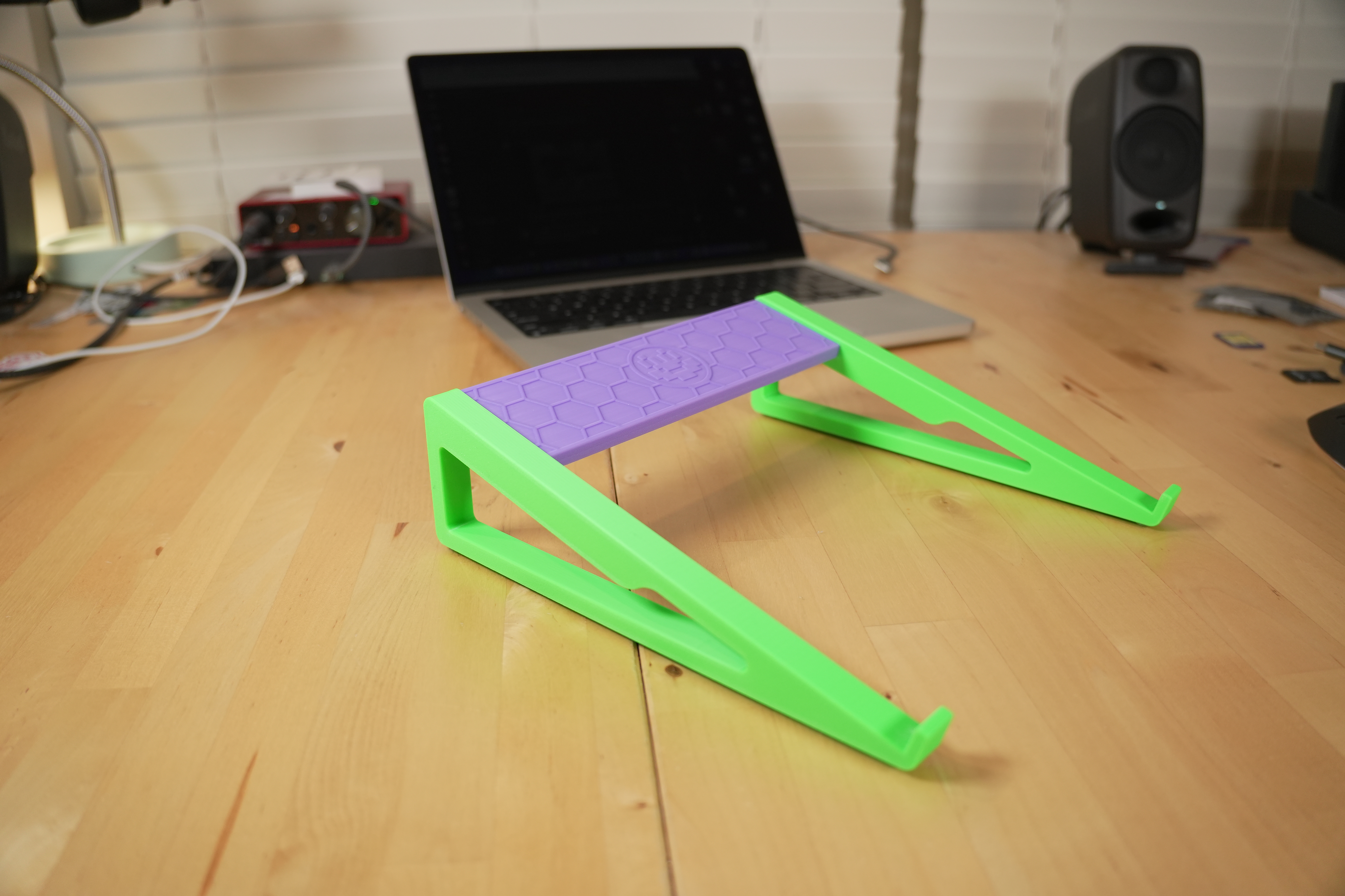 Toolless Laptop Stand