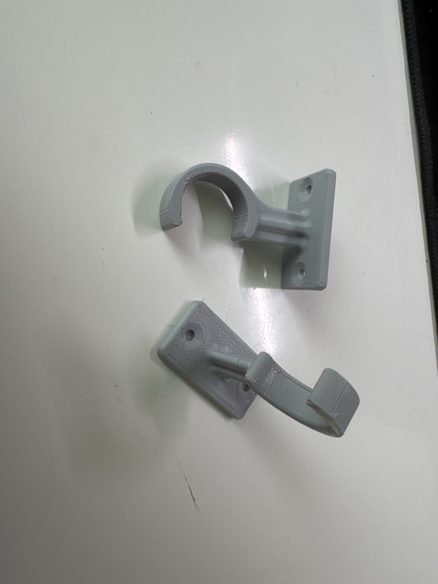 Pelmet bracket