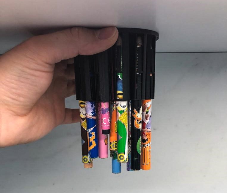 Anti gravital pencil holder / organizer