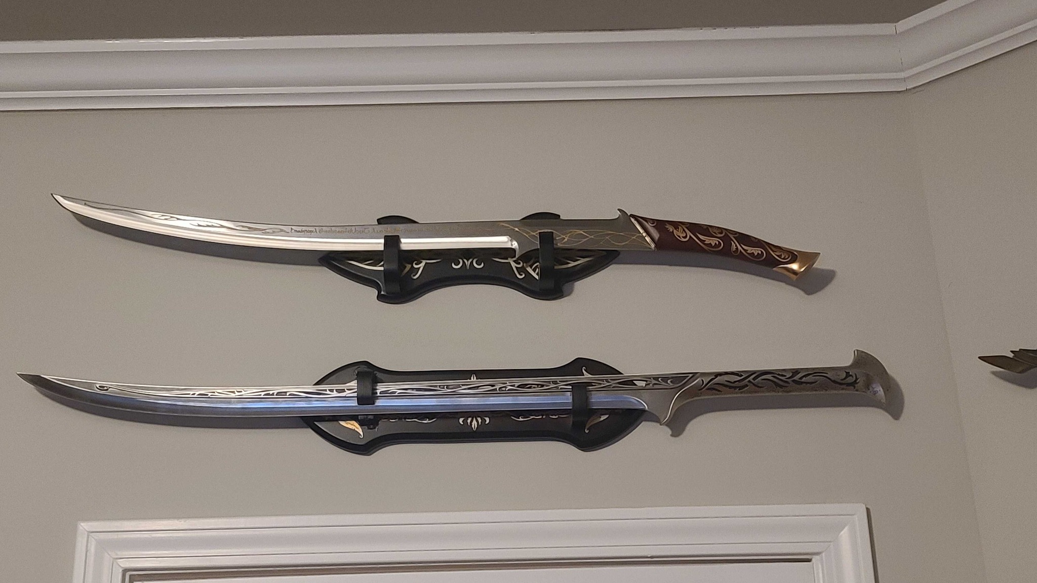United Cutlery Hadhafang Wall Mount