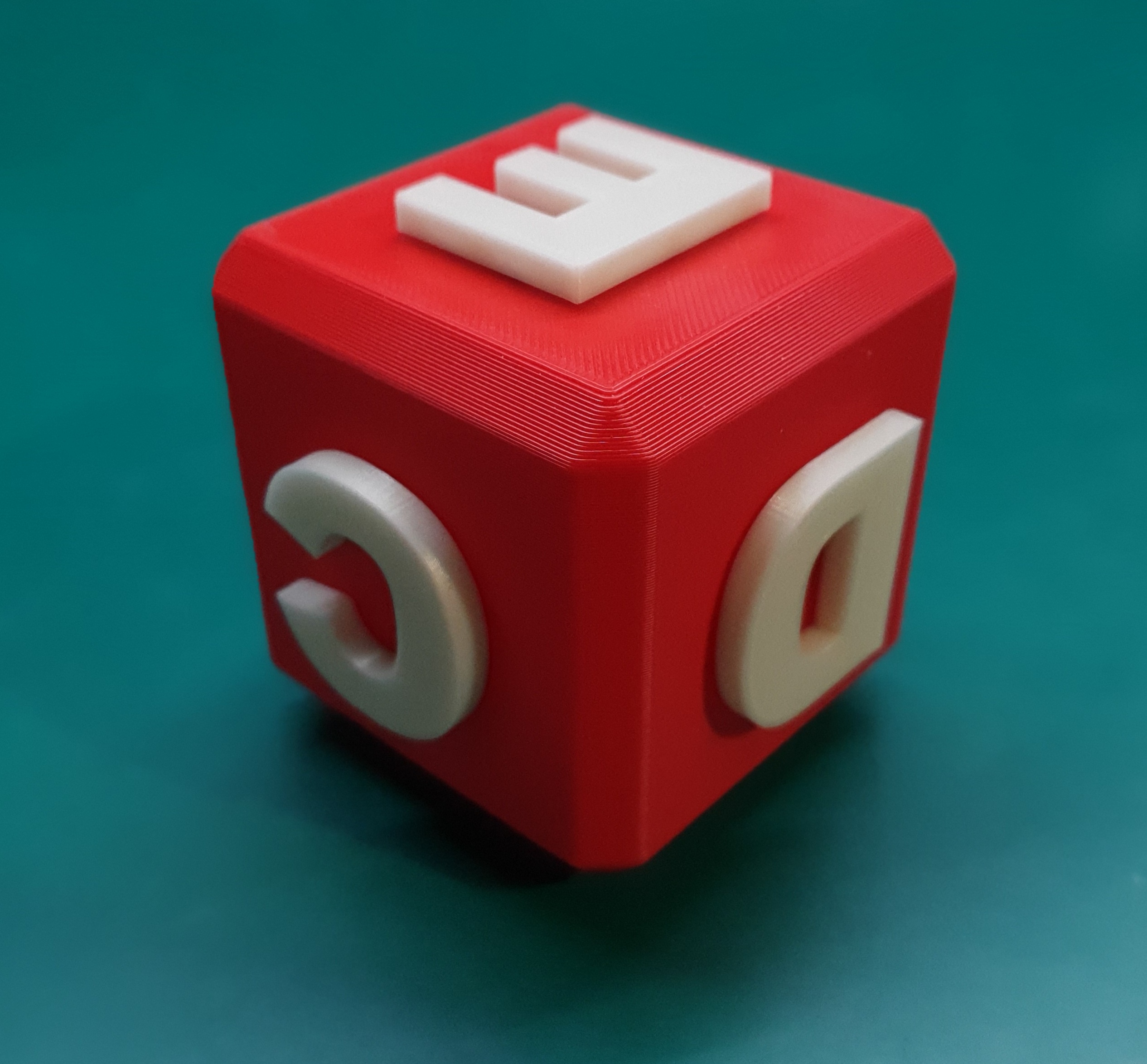 🟥 Simple cube (emerged letters)