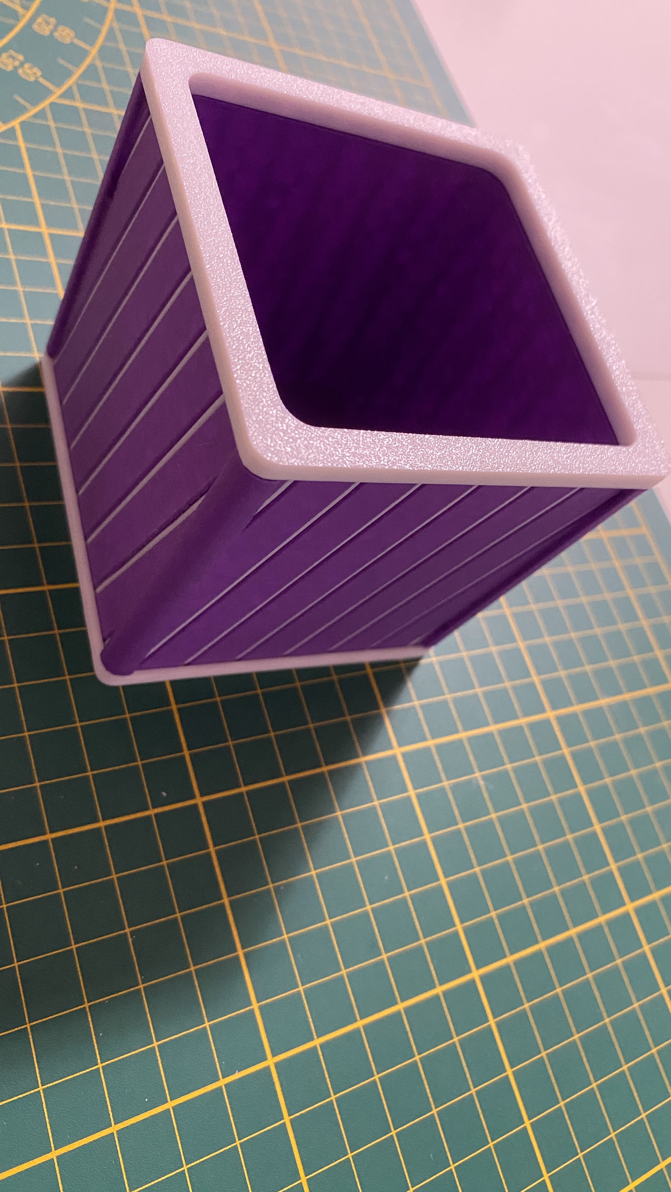 Planter with a Unique Design — miniatura 7