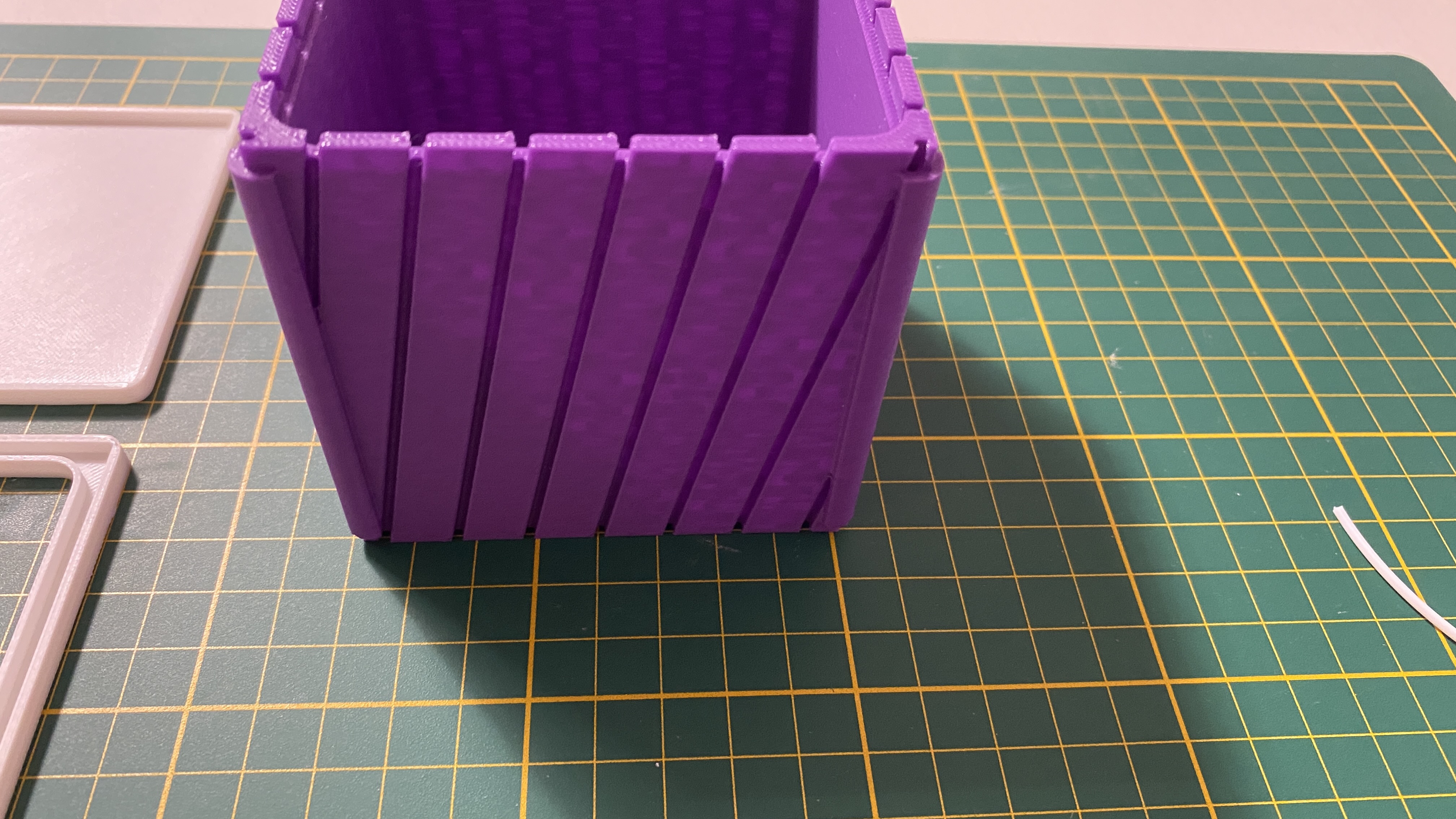 Planter with a Unique Design — miniatura 9
