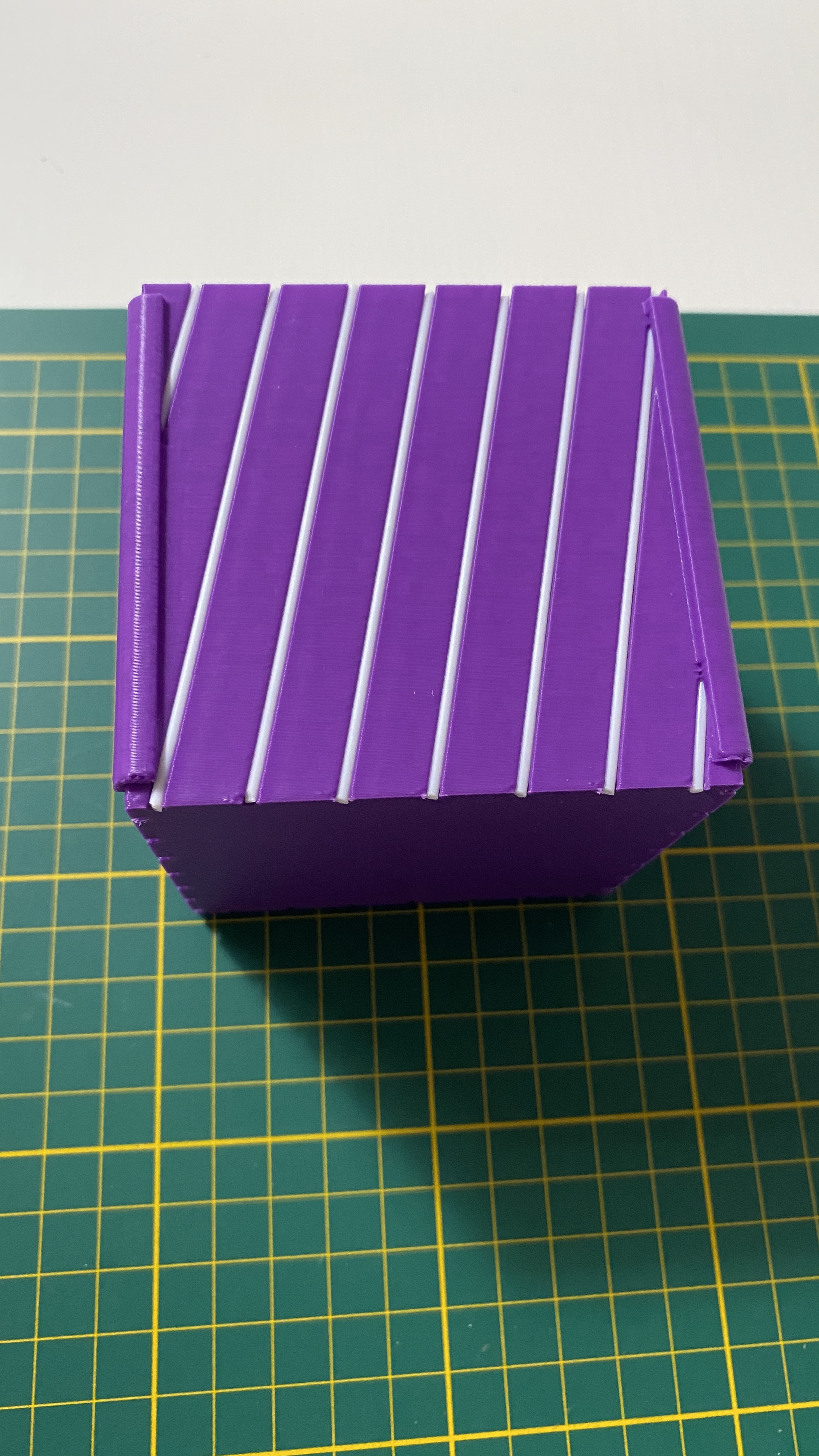 Planter with a Unique Design — miniatura 8