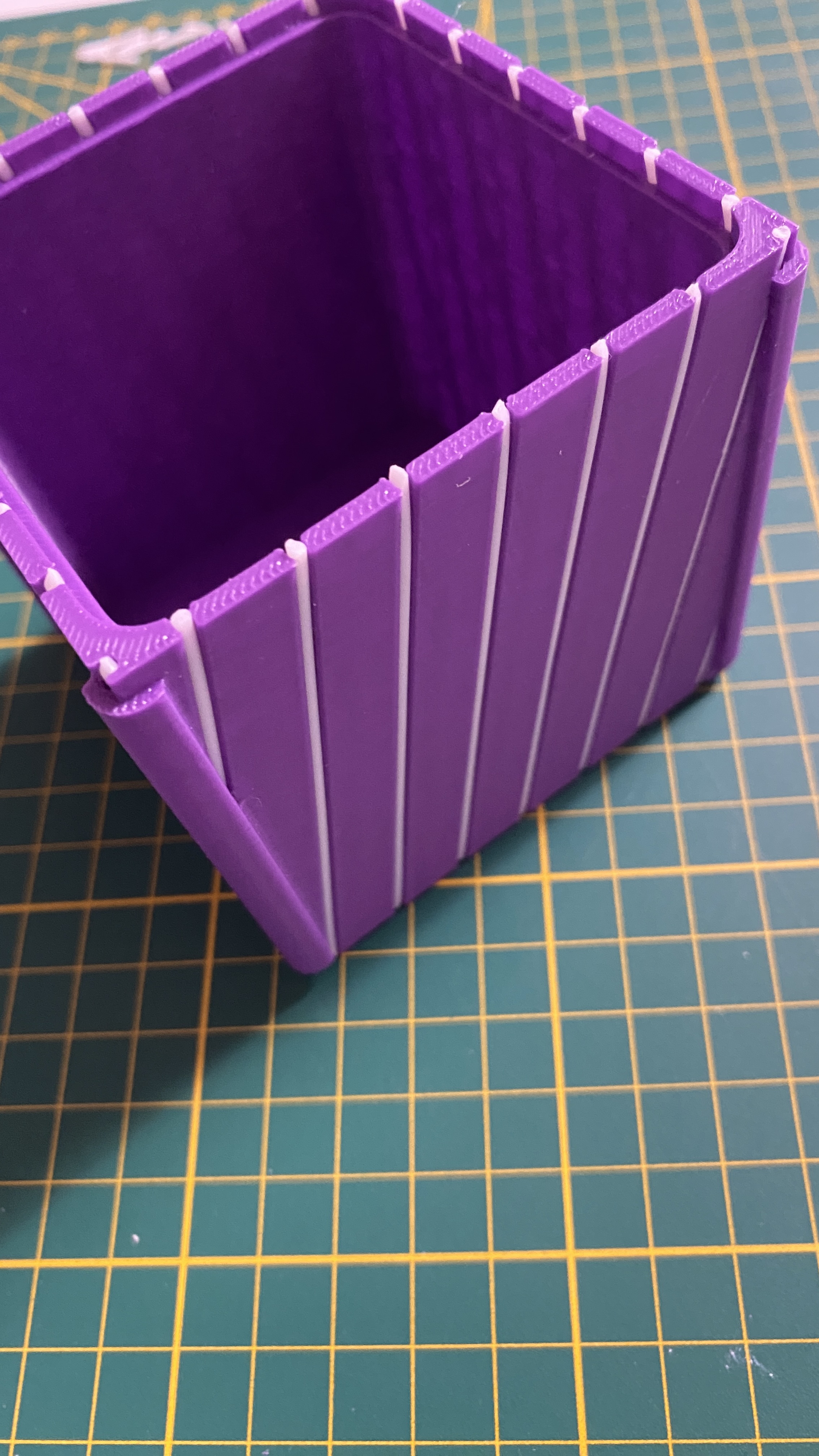 Planter with a Unique Design — miniatura 4