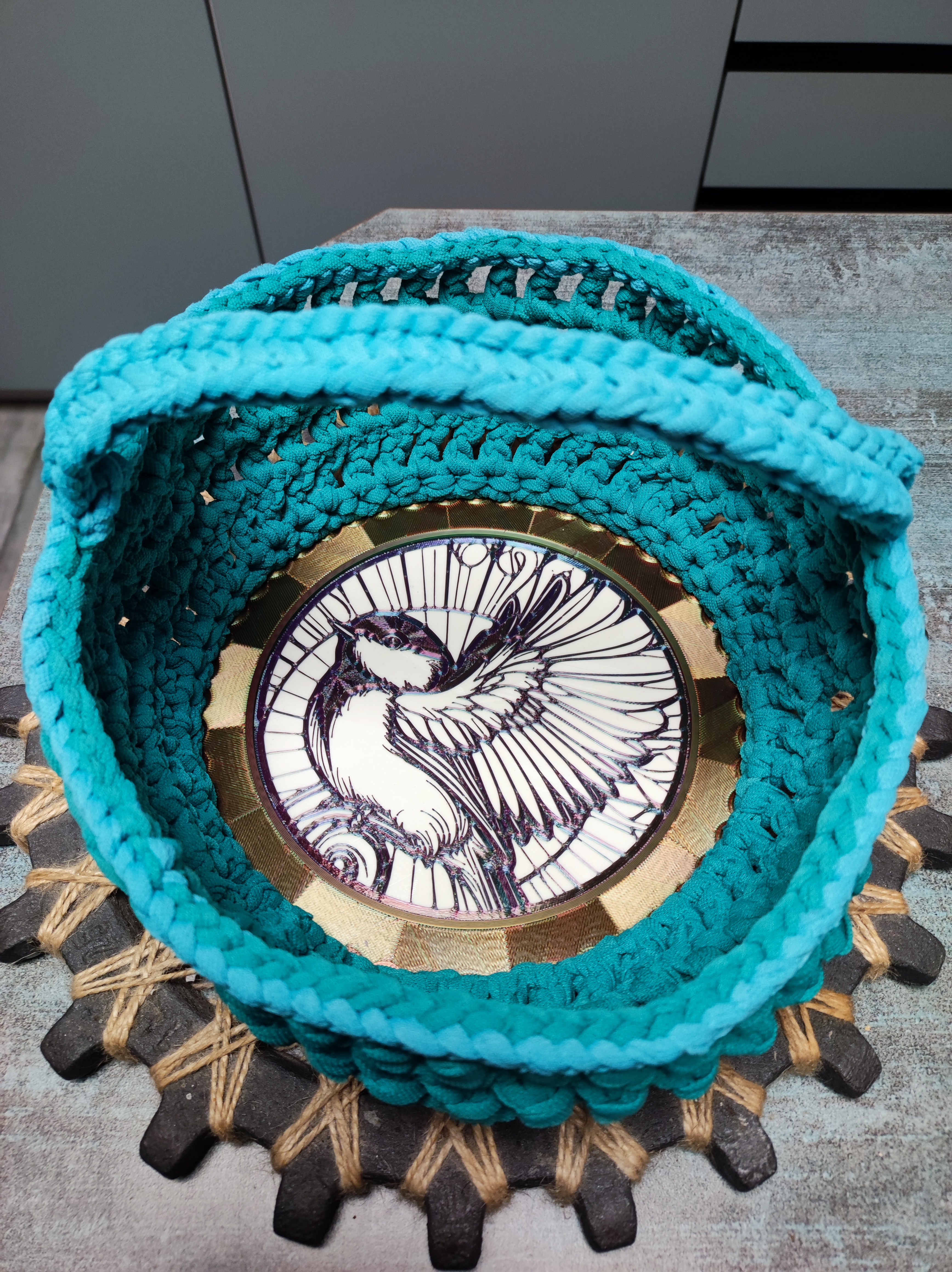 Bottom plate for crochet basket with bird (tit) motif