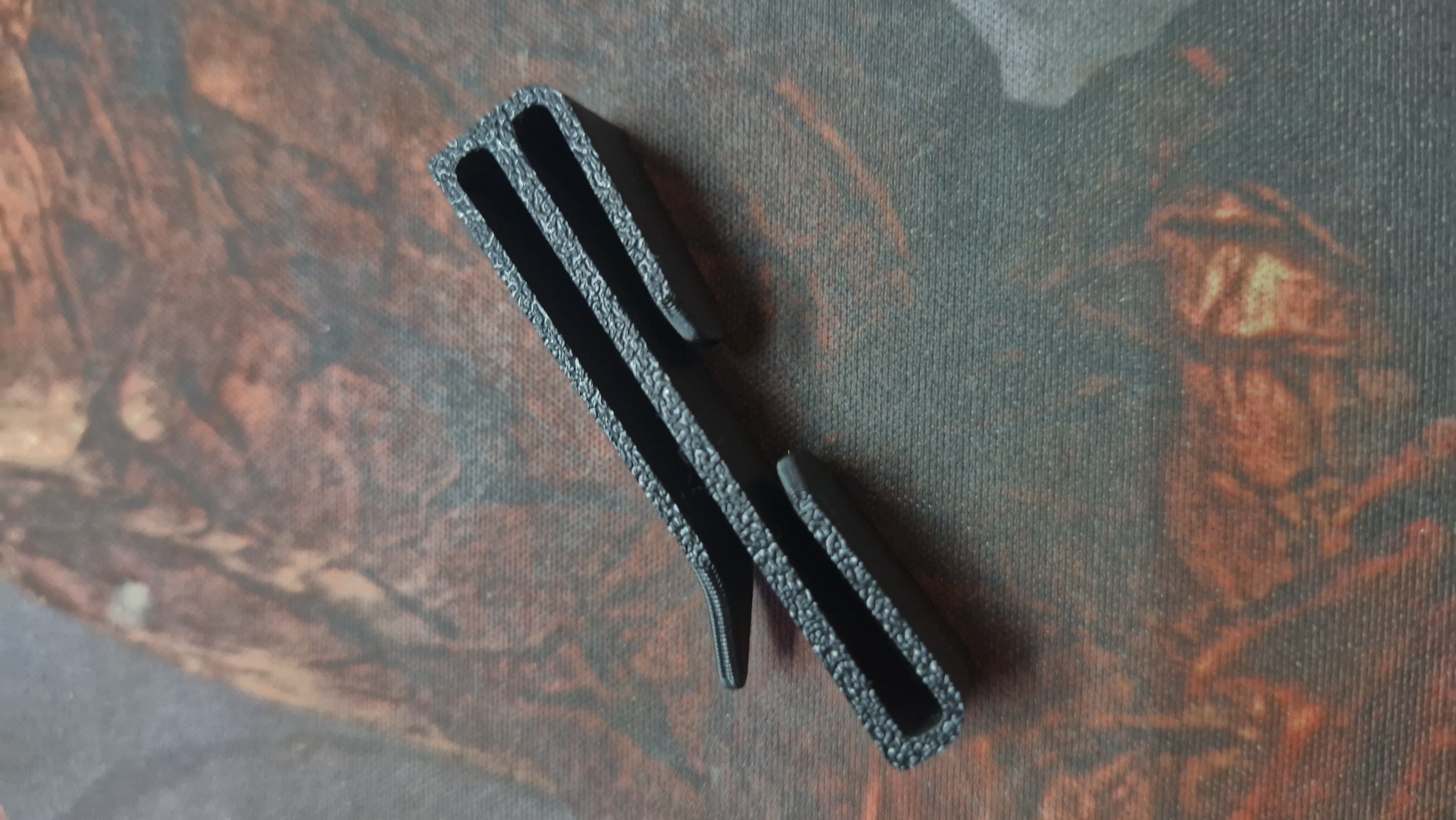 Trixie clasp for treat bag