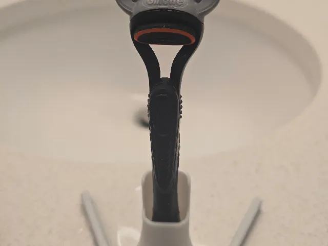 Razor stand