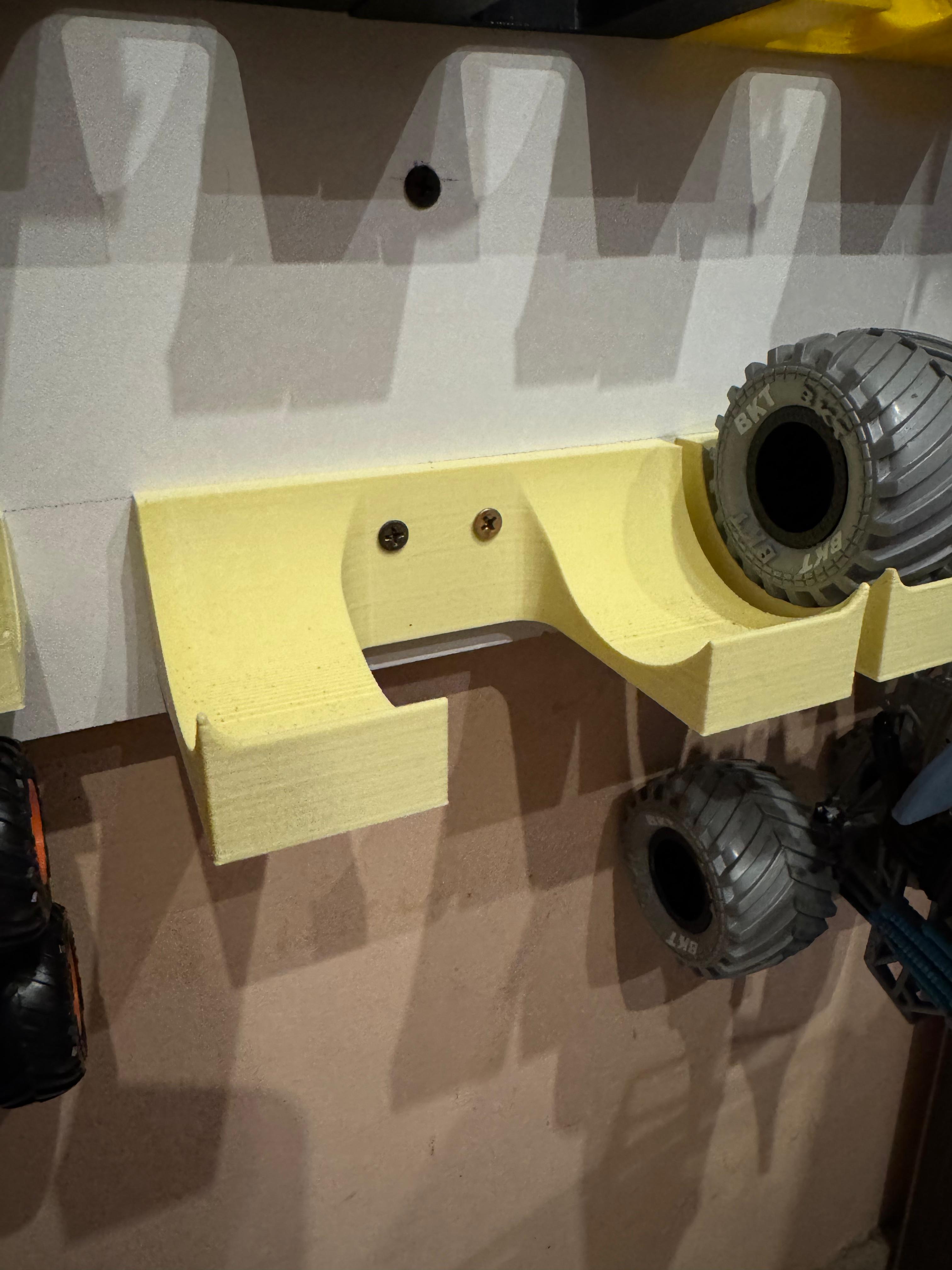 Wall Mount - Monster Trucks 1:24