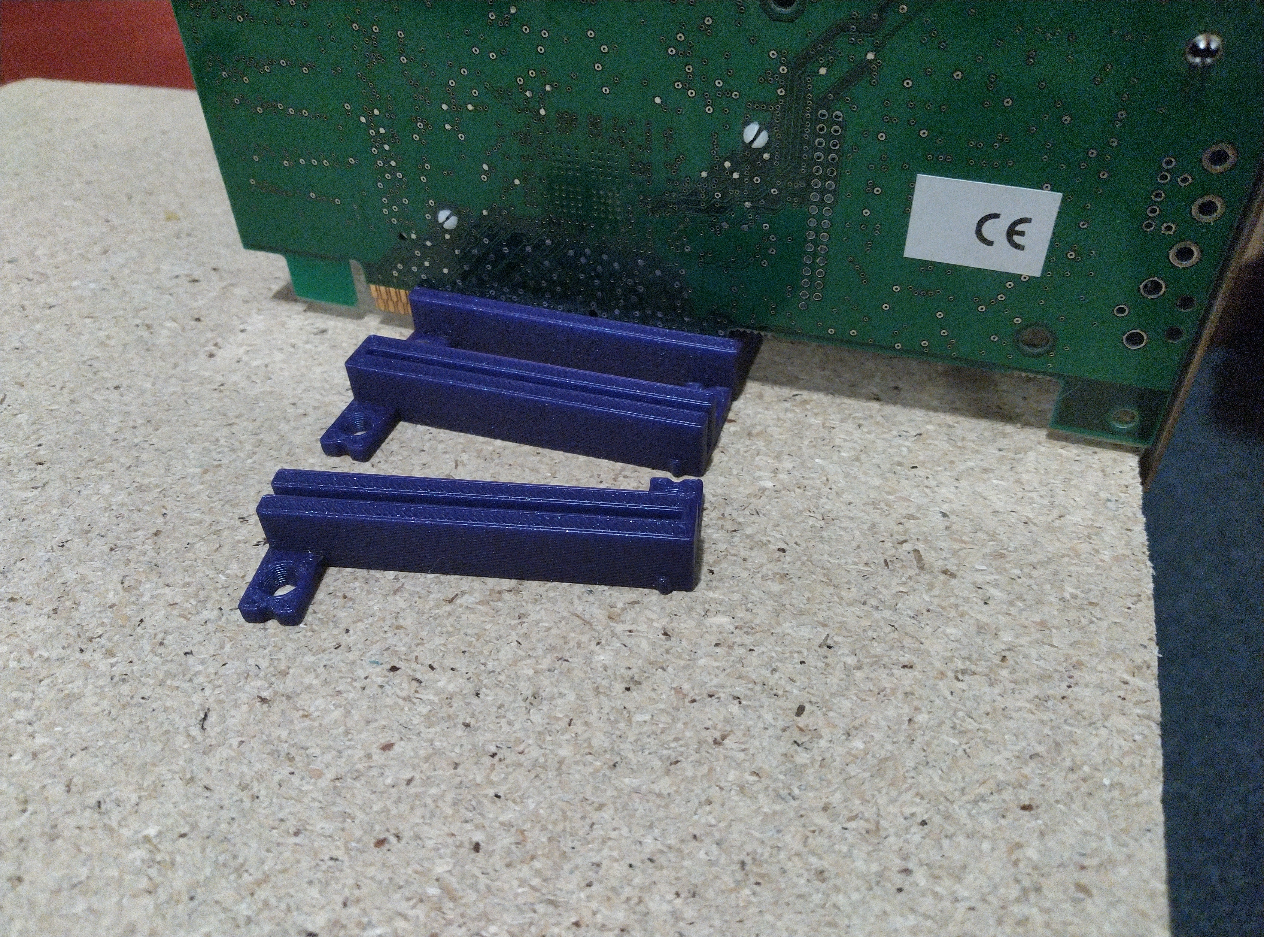 Extension card holder for storing PCI/EISA/ISA/Gio32/SBUS Cards