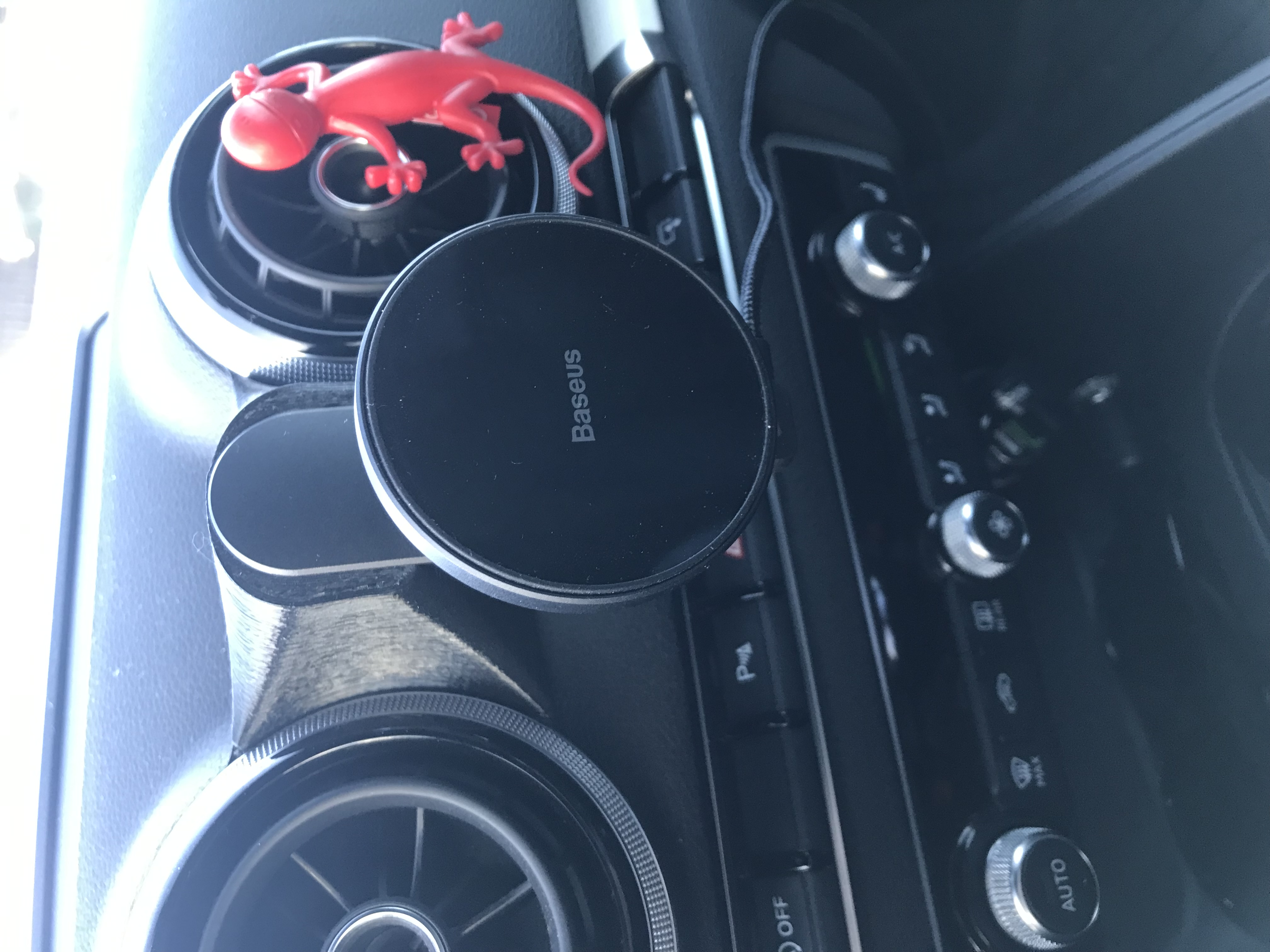 MagSafe Audi S3/A3/RS3 8V Phone Holder