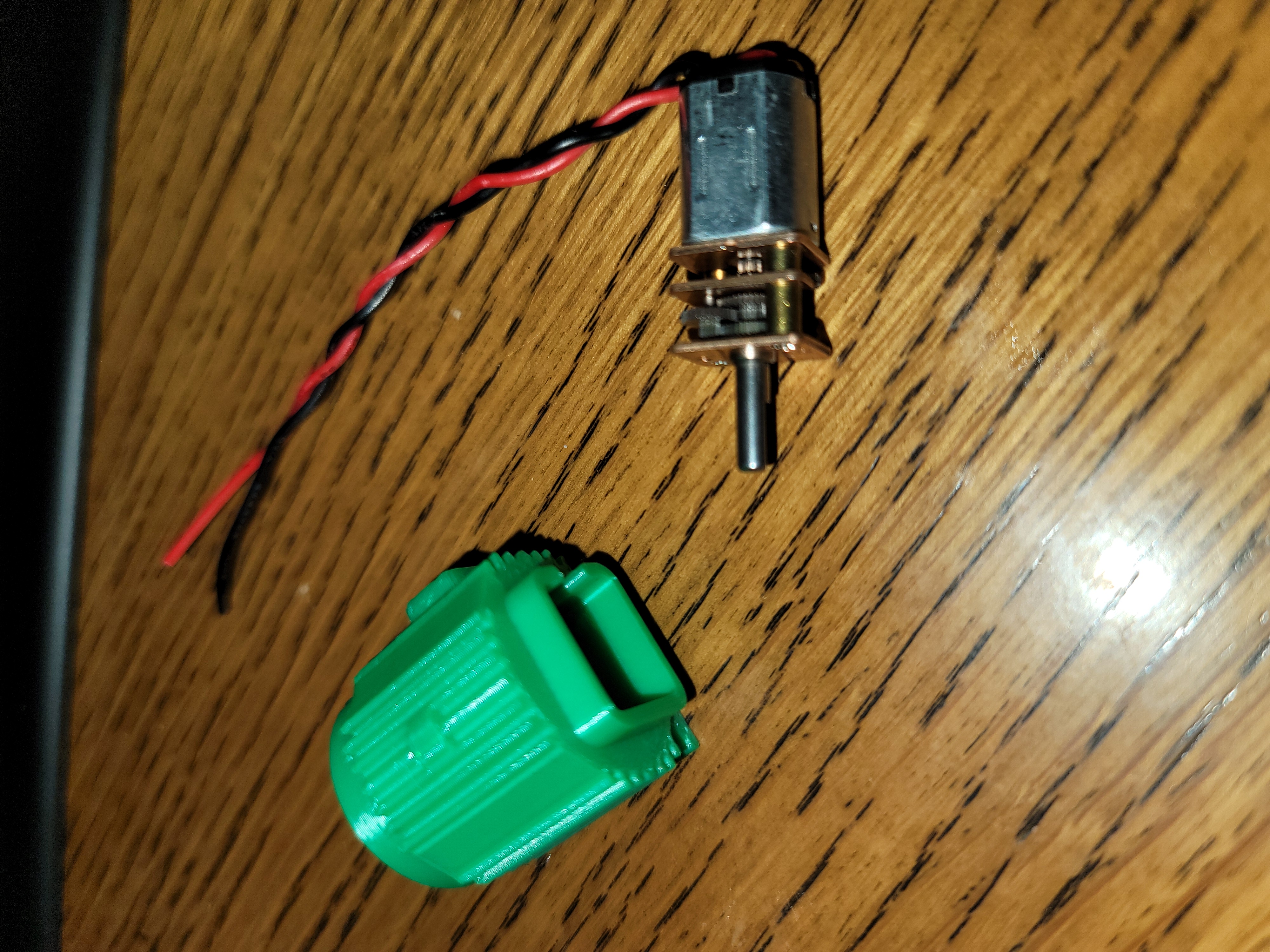 Miniatura 4 do modelo 3D 1:12 Scale Functional Motor Casing