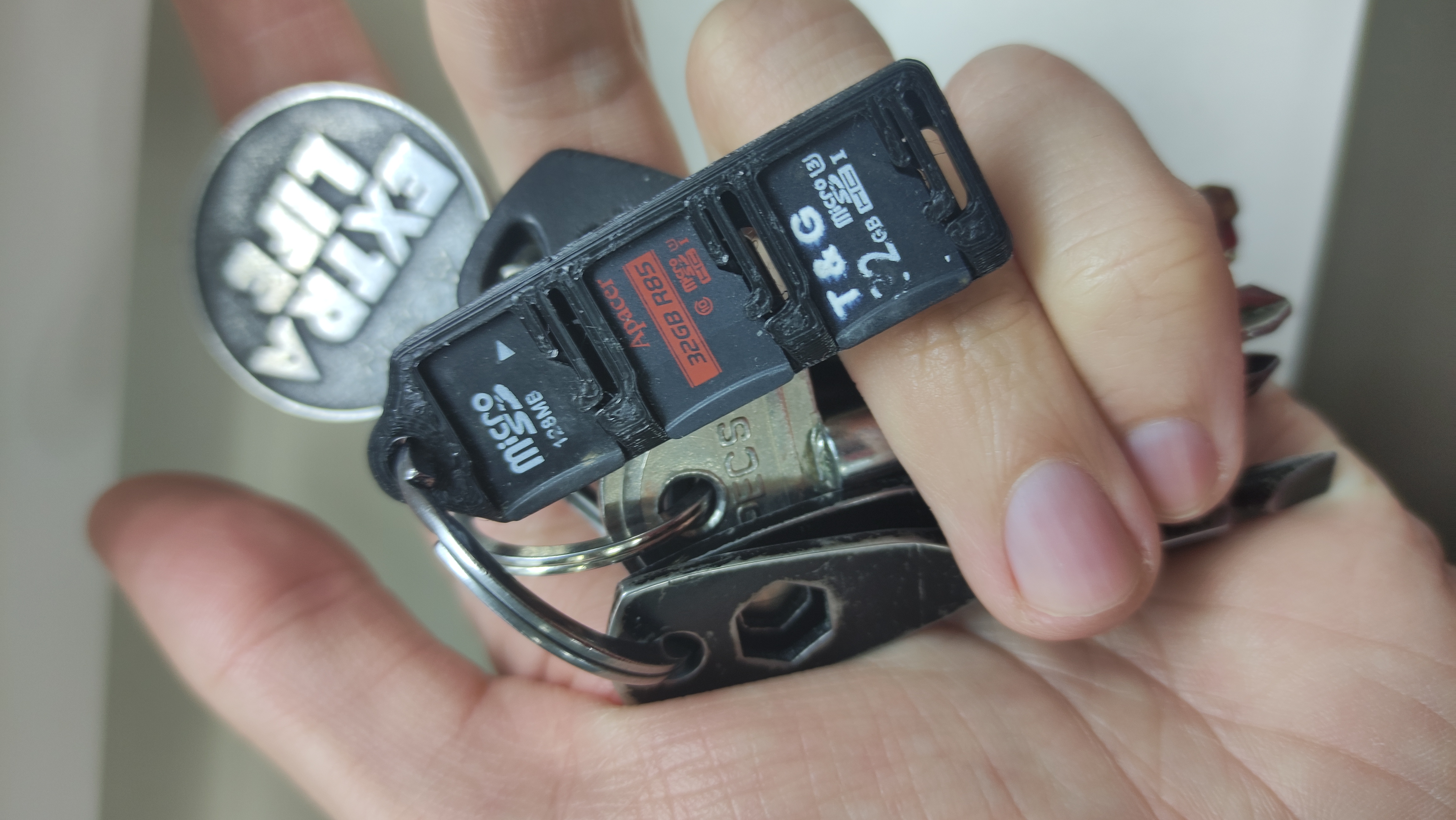 MicroSD keychain case — miniatura 2