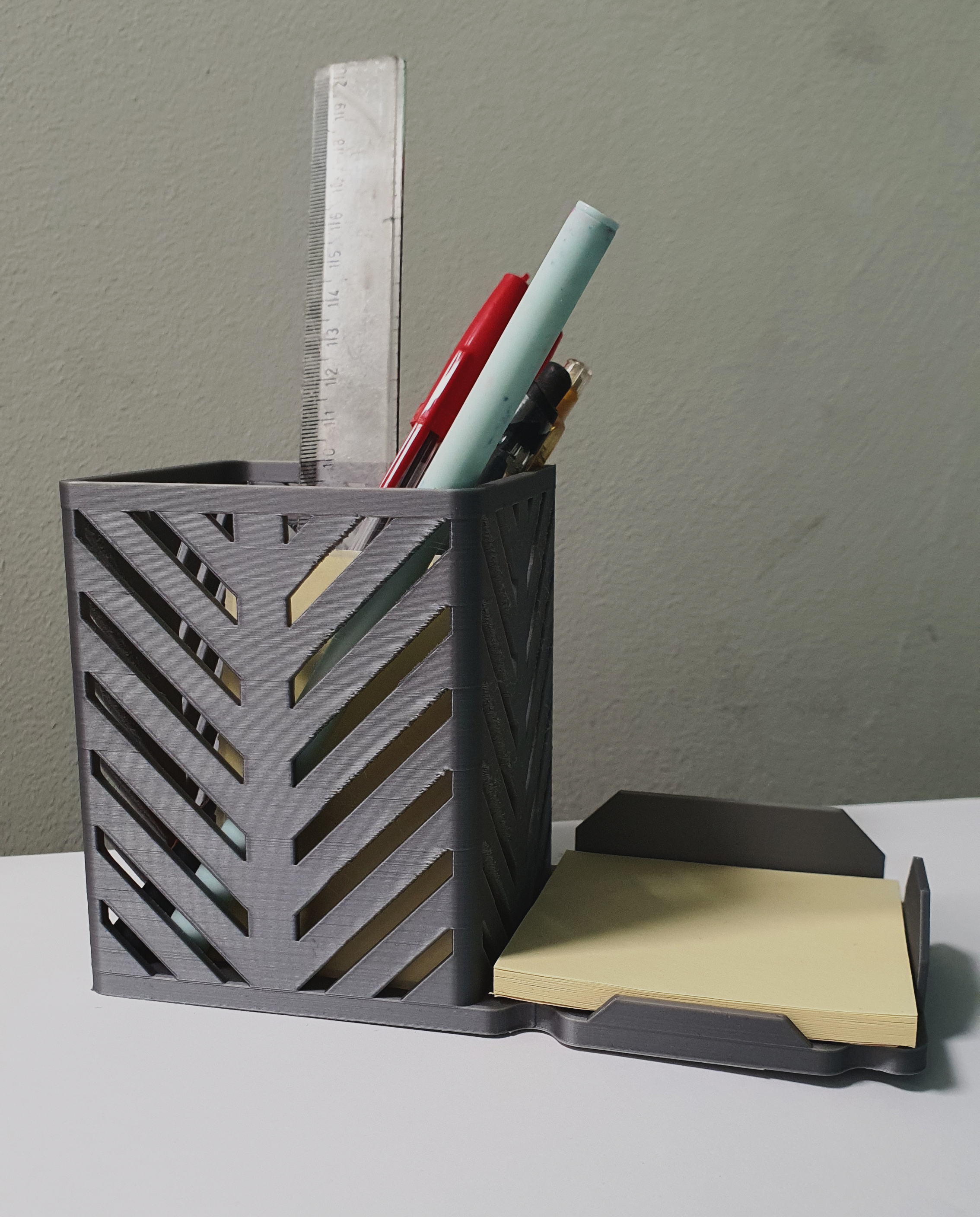 Organizer for pens and sticky notes (7.5cm x 7.5cm)
