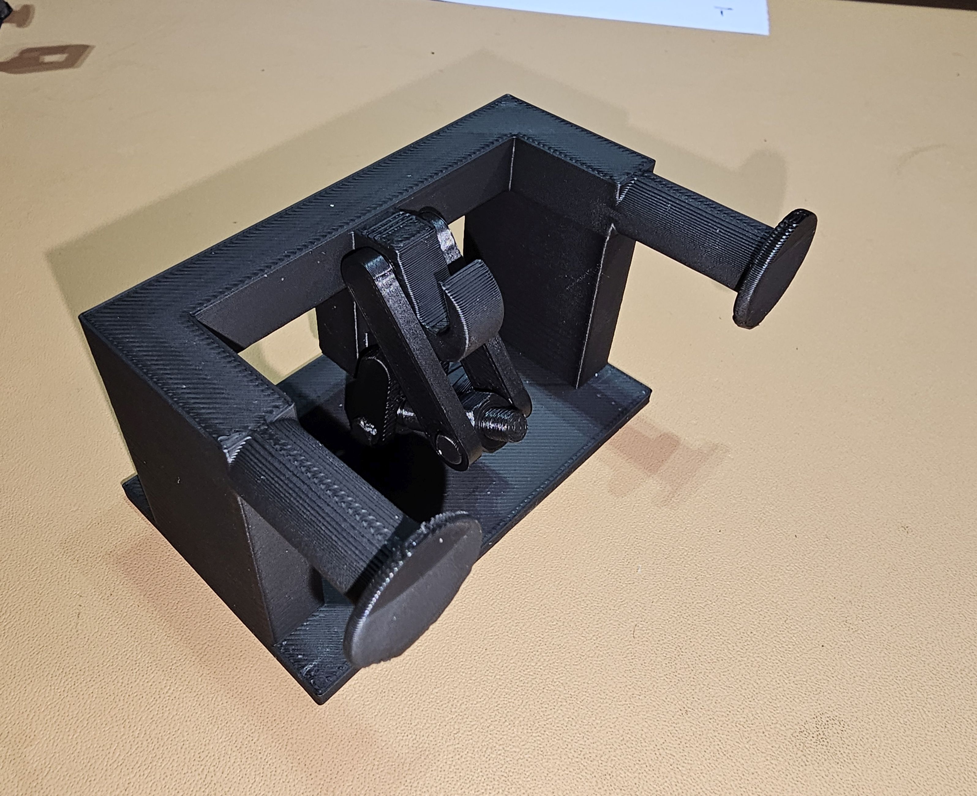 Functional Model of a European style railway screw coupler (UIC Schraubenkupplung) — miniatura 2