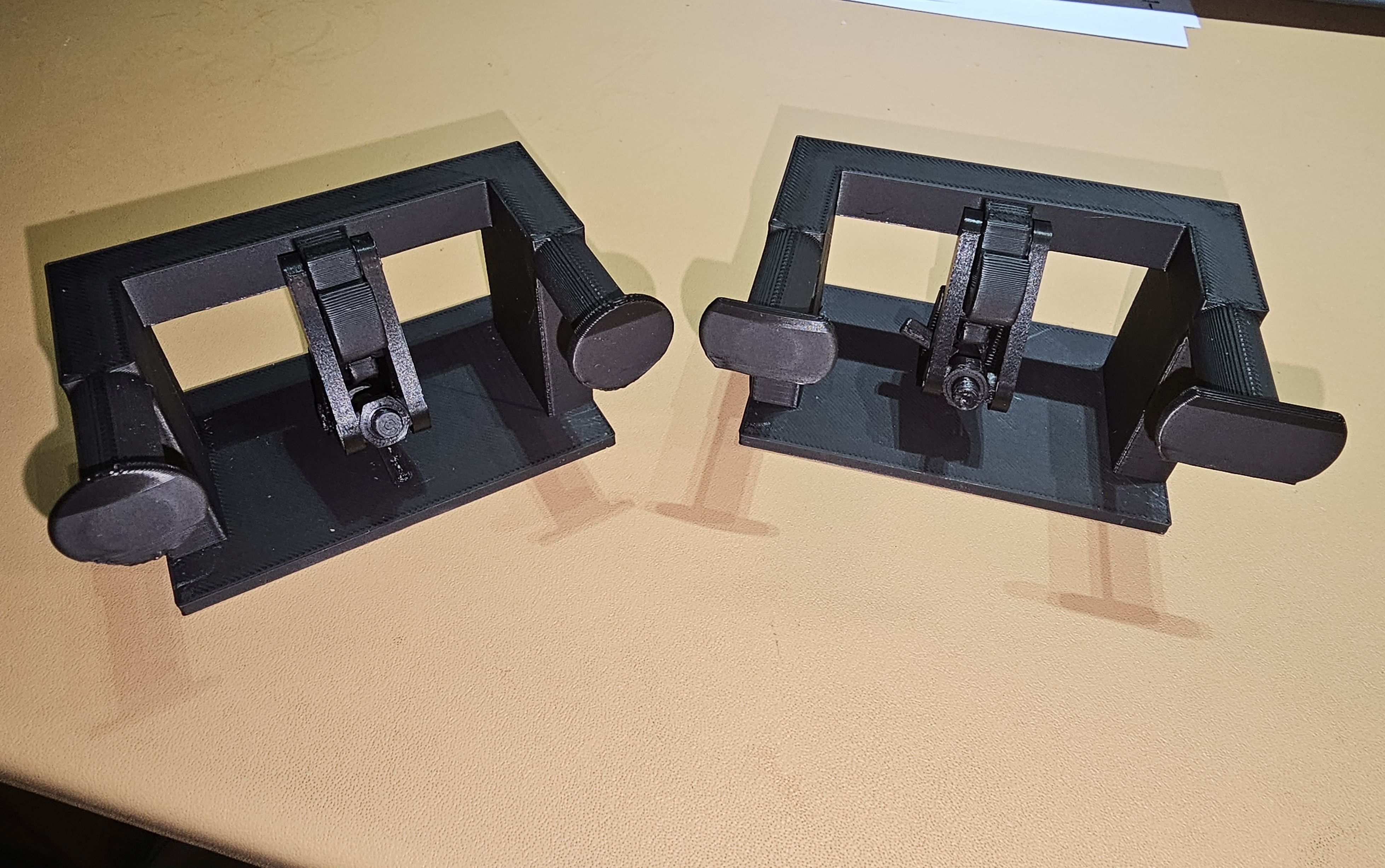 Functional Model of a European style railway screw coupler (UIC Schraubenkupplung) — miniatura 4