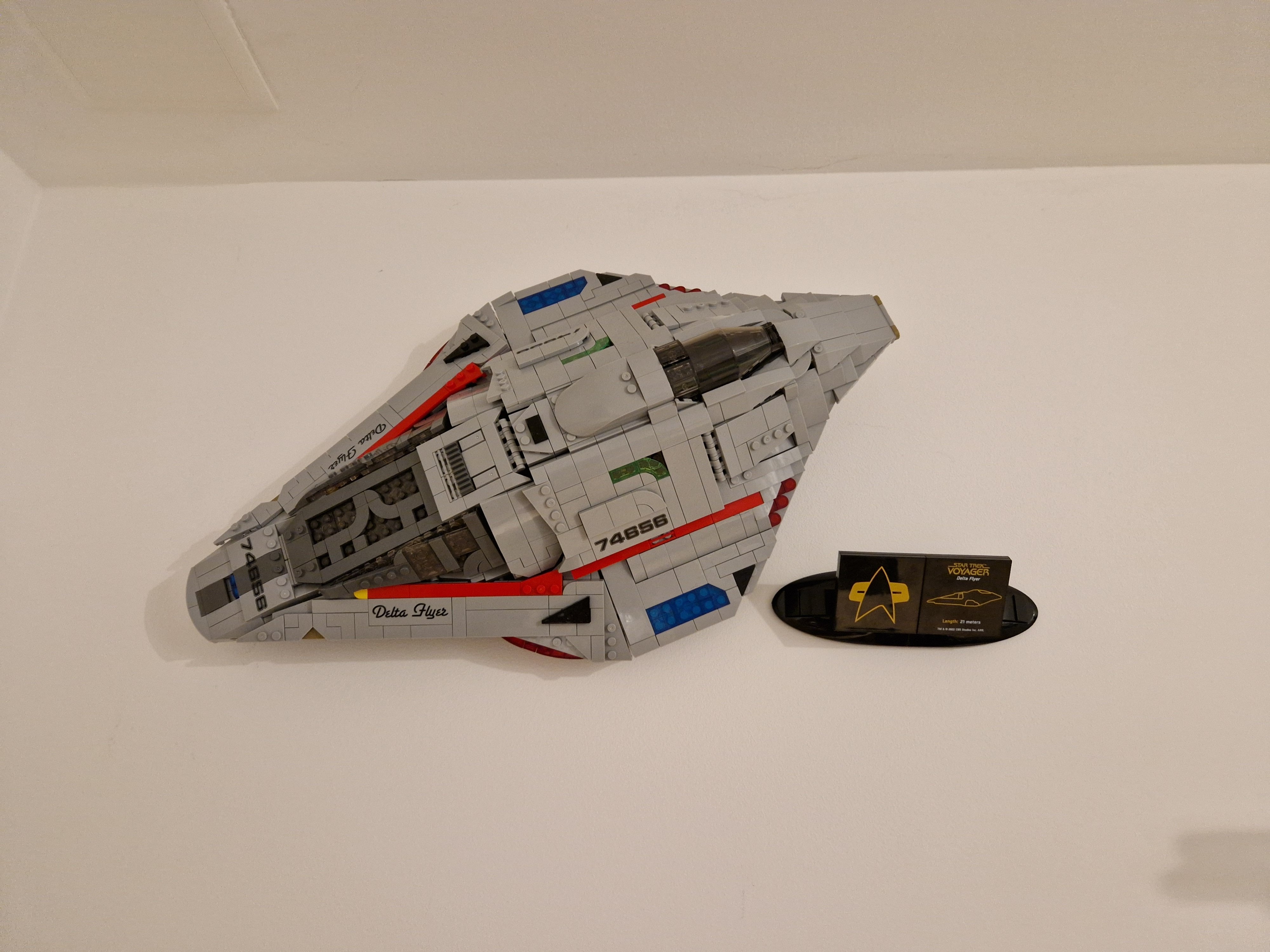 Bluebrixx Star Trek Delta Flyer Wall Mount