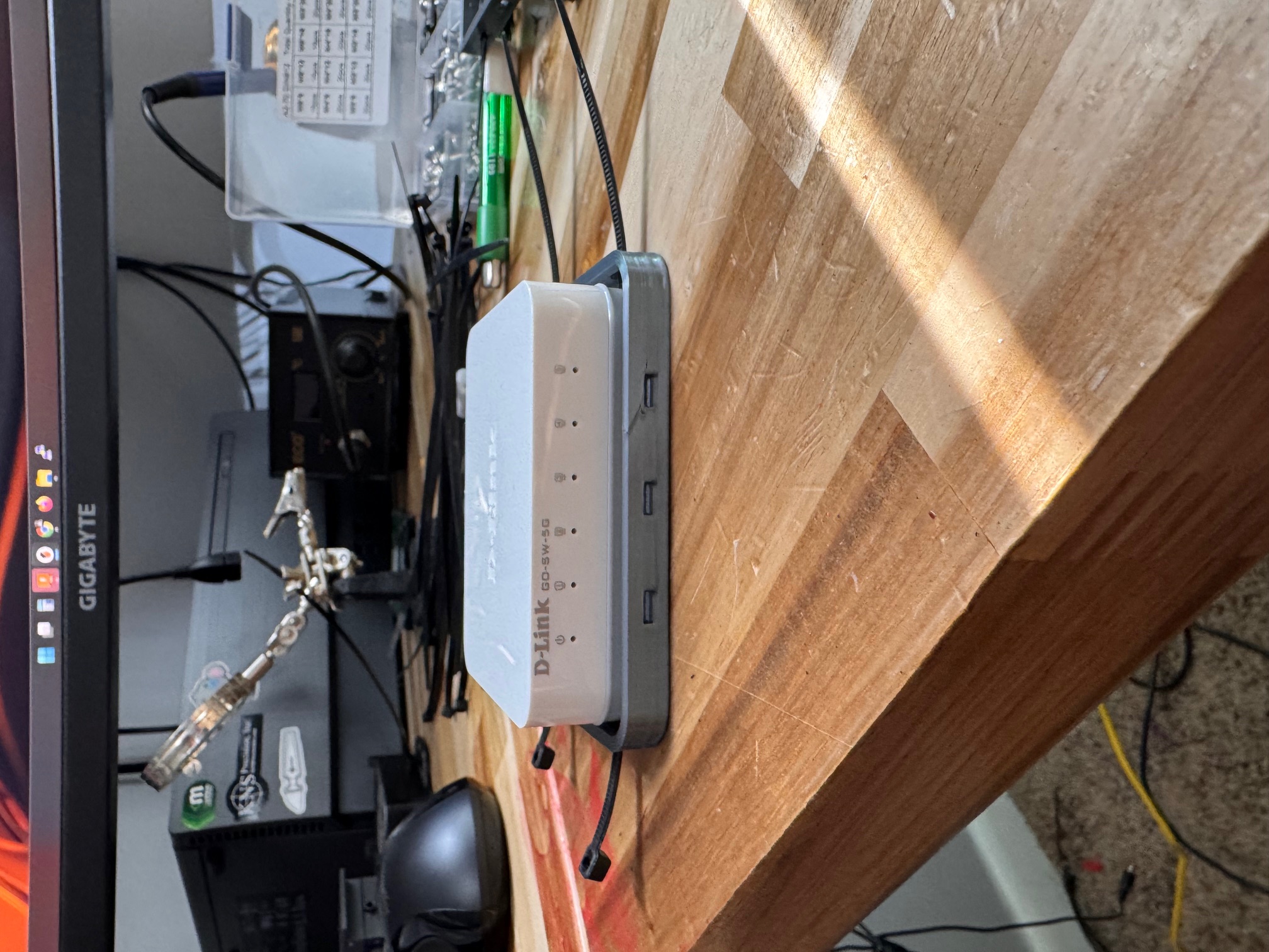 D-Link Ethernet Switch GO-SW-5G Under Desk Mount