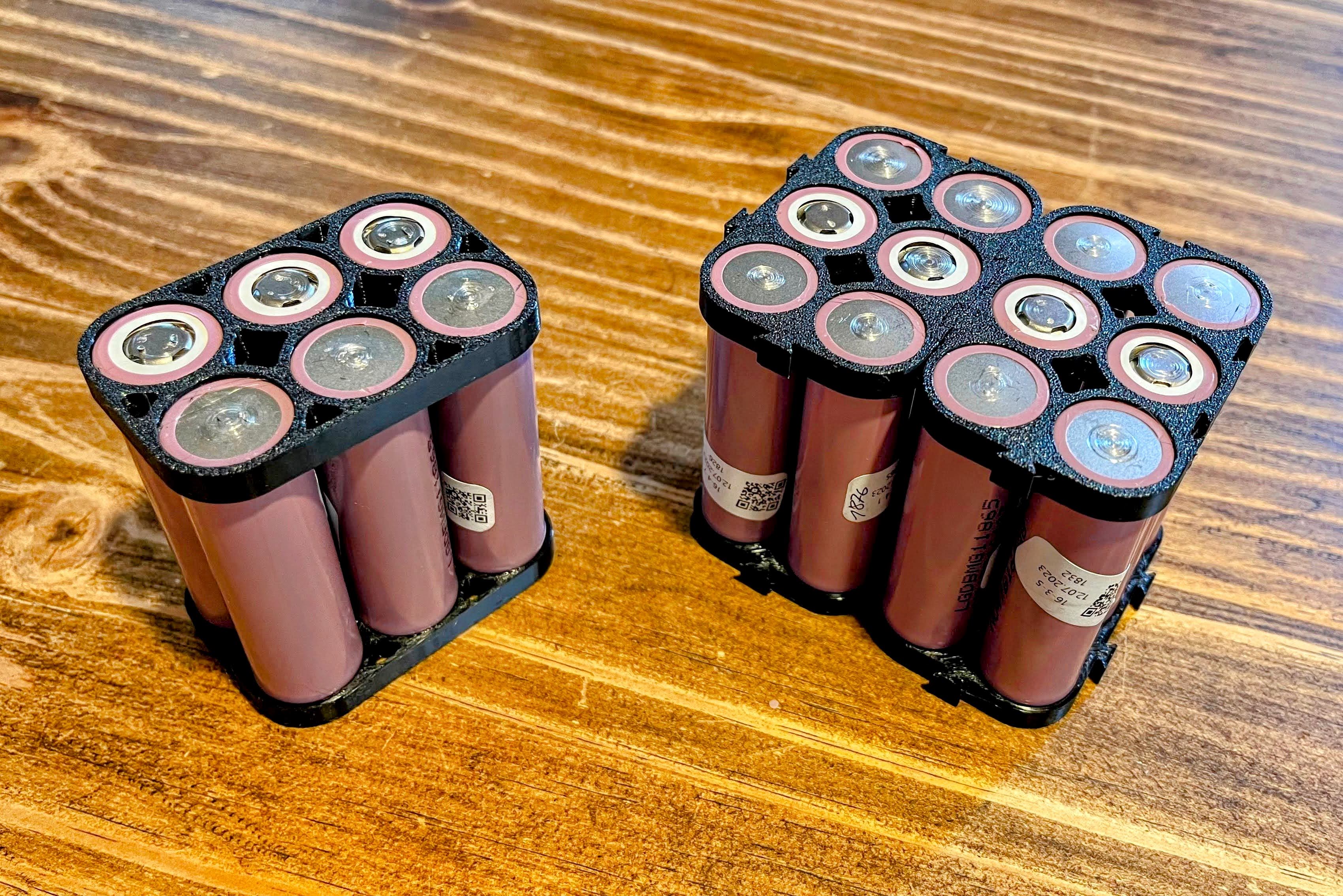 18650 Cell Holders for DIY Battery Packs – With Battery Stop and Connector Version, Lightweight, Easy to Print