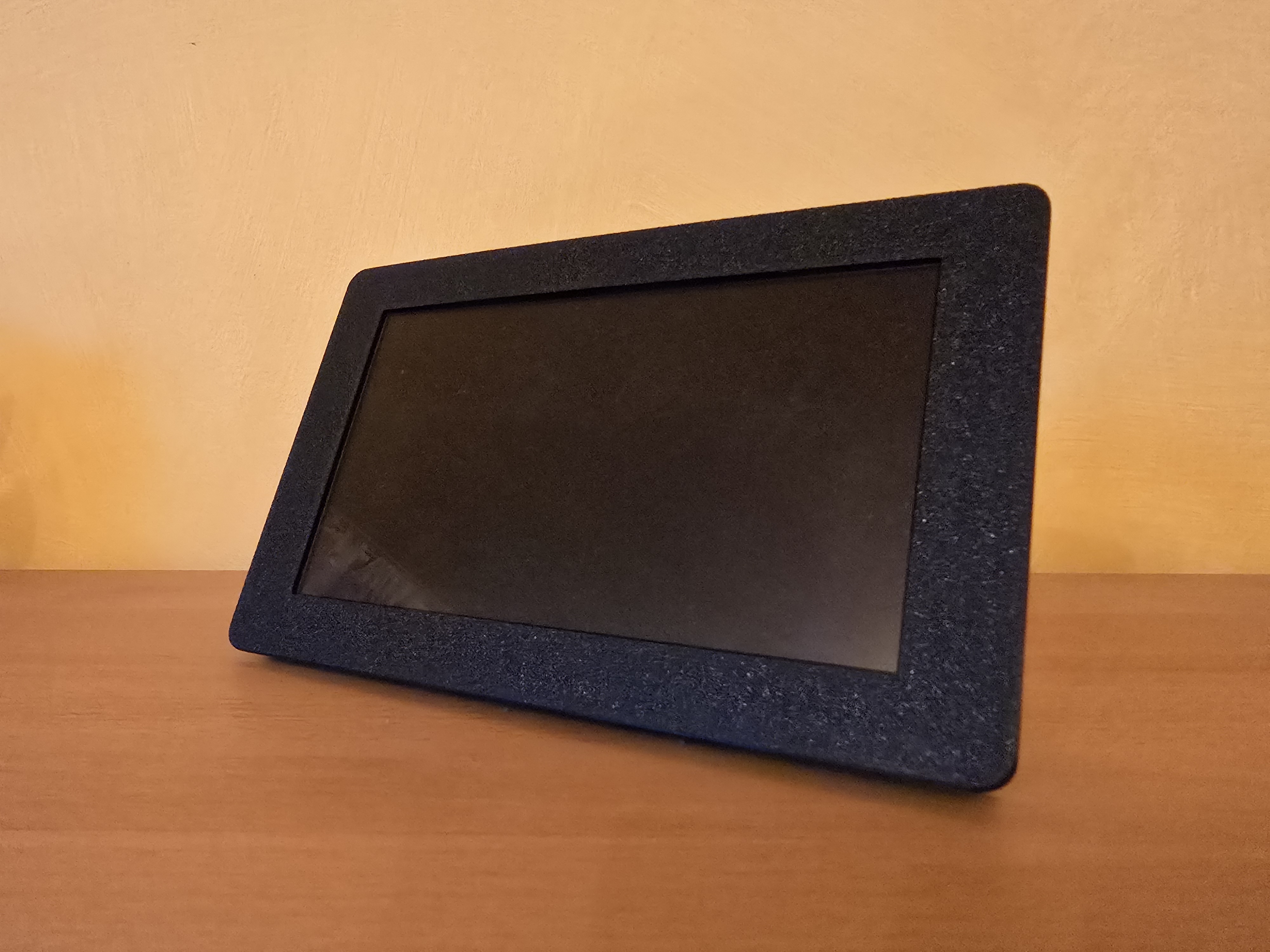 Sunton 7inch Display Housing (ESP32-8048S070) with Stand (FreeCAD)