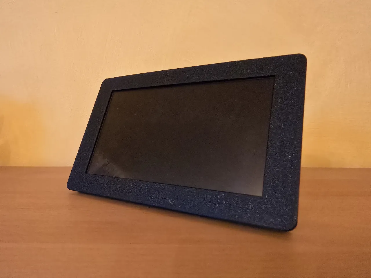Sunton 7inch Display Housing (ESP32-8048S070) with Stand (FreeCAD