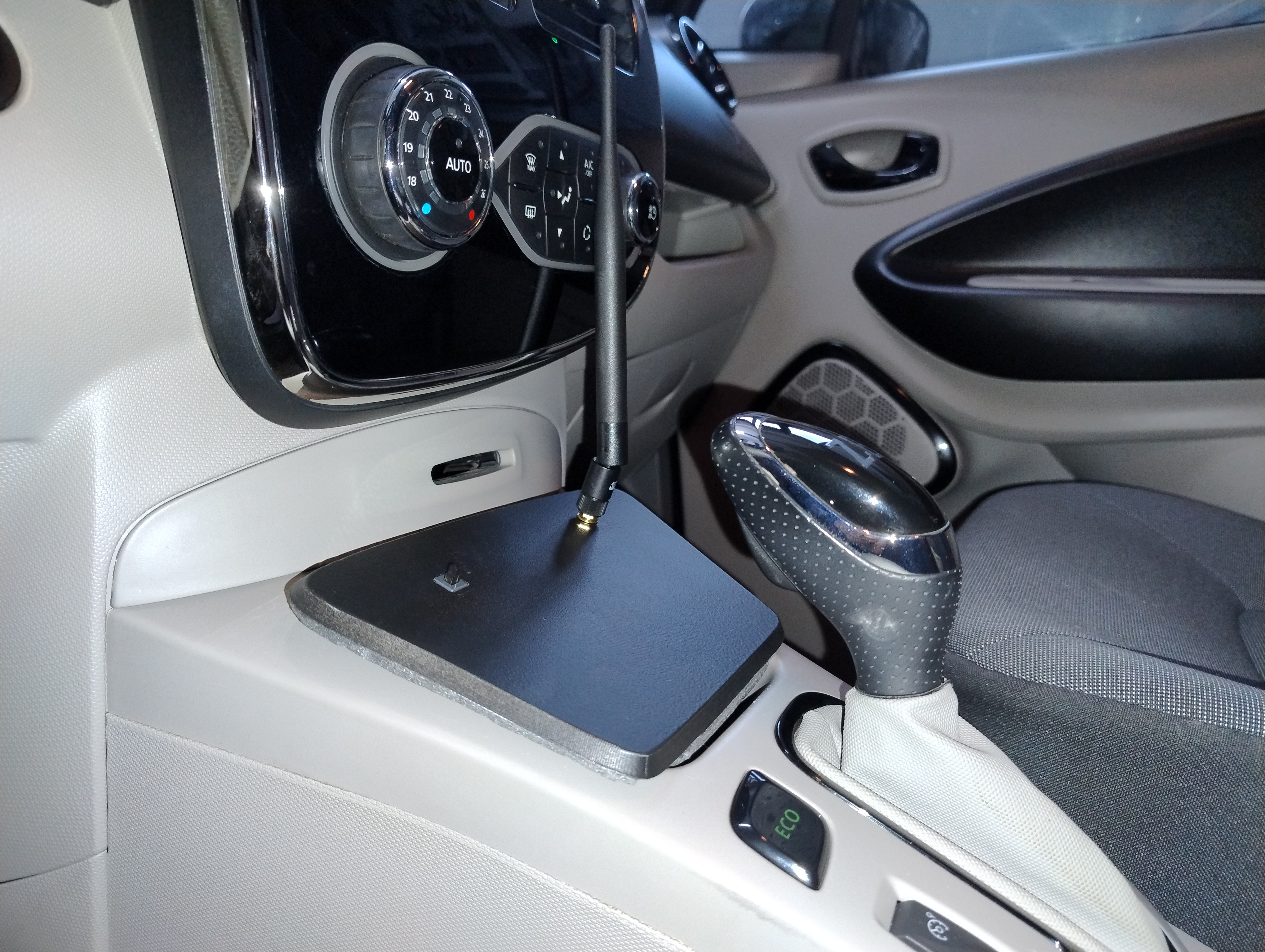 Renault Zoe top cover for electronics