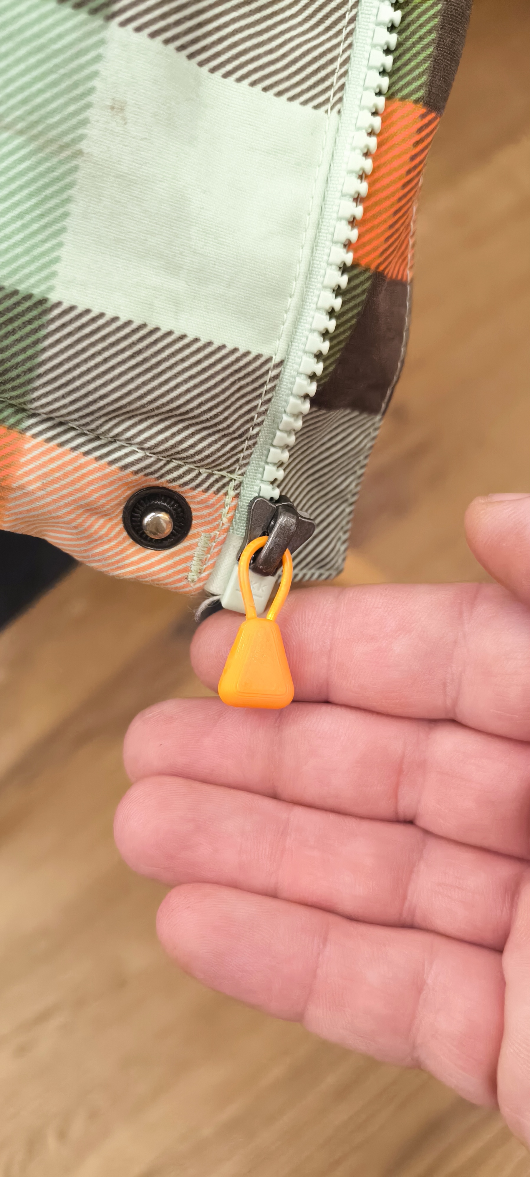 Zipper pull