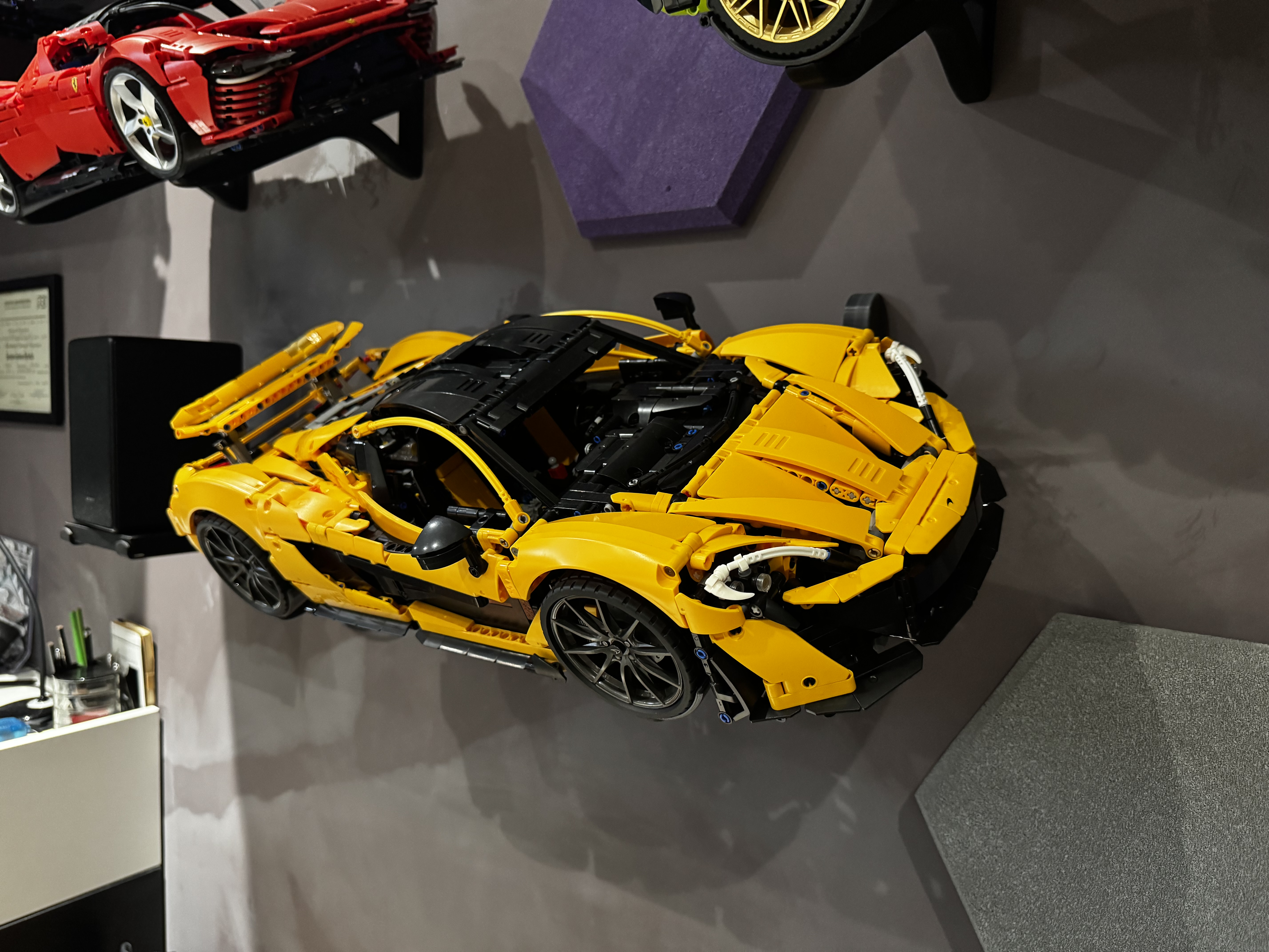 Lego Wall Support for McLaren P1 42172