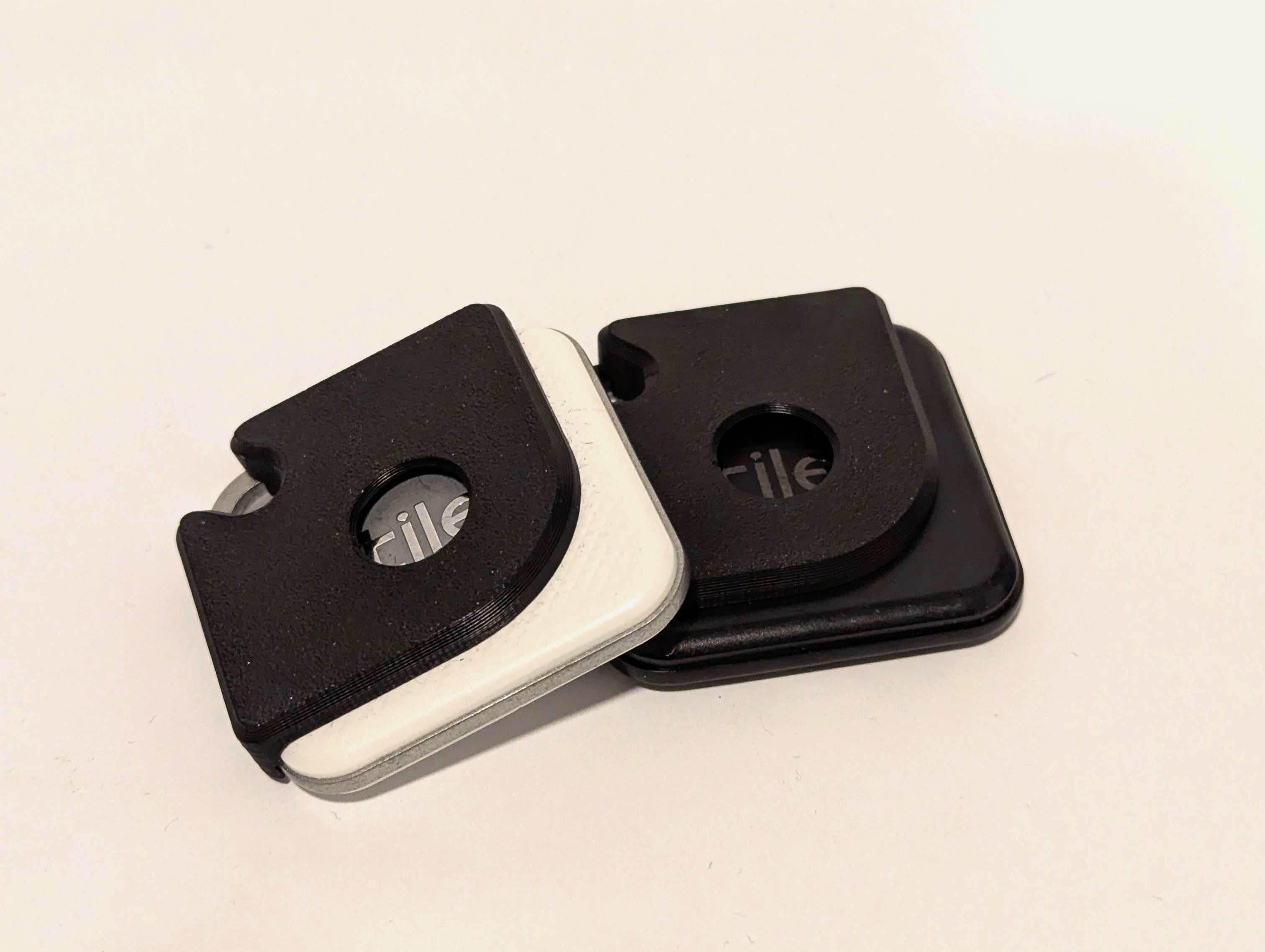 Miniatura 2 do modelo 3D Tile Pro Button Protector Case
