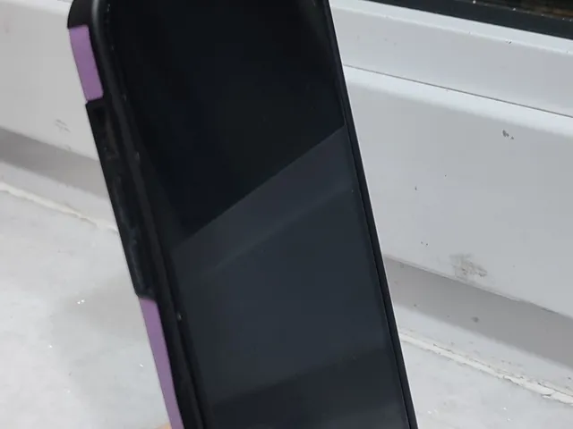 Round phone holder