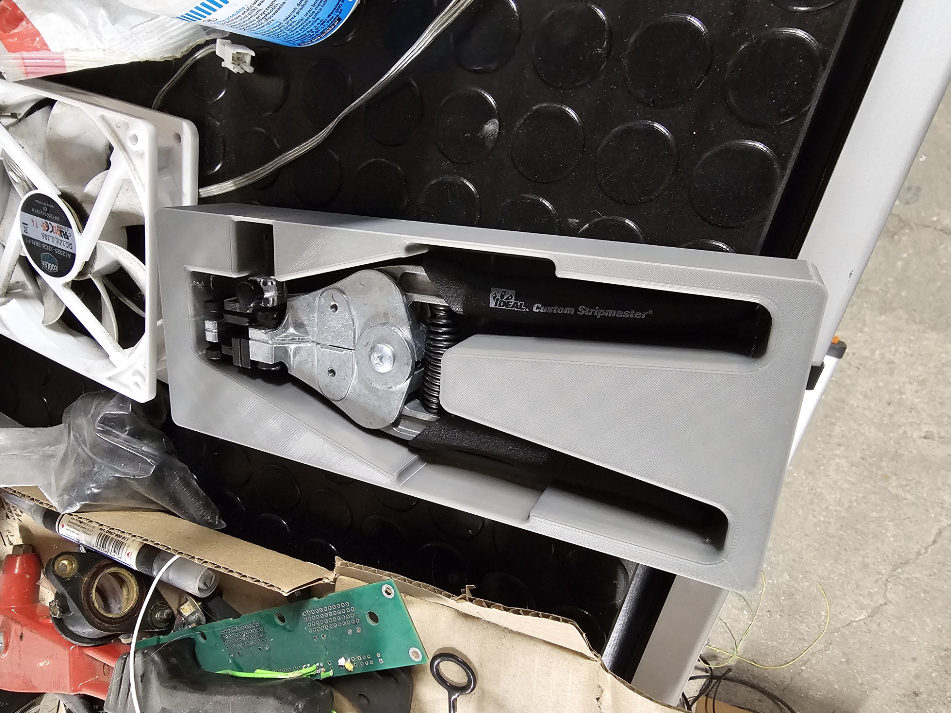 Ideal Stripmaster with Wire Stopper Gridfinity holder