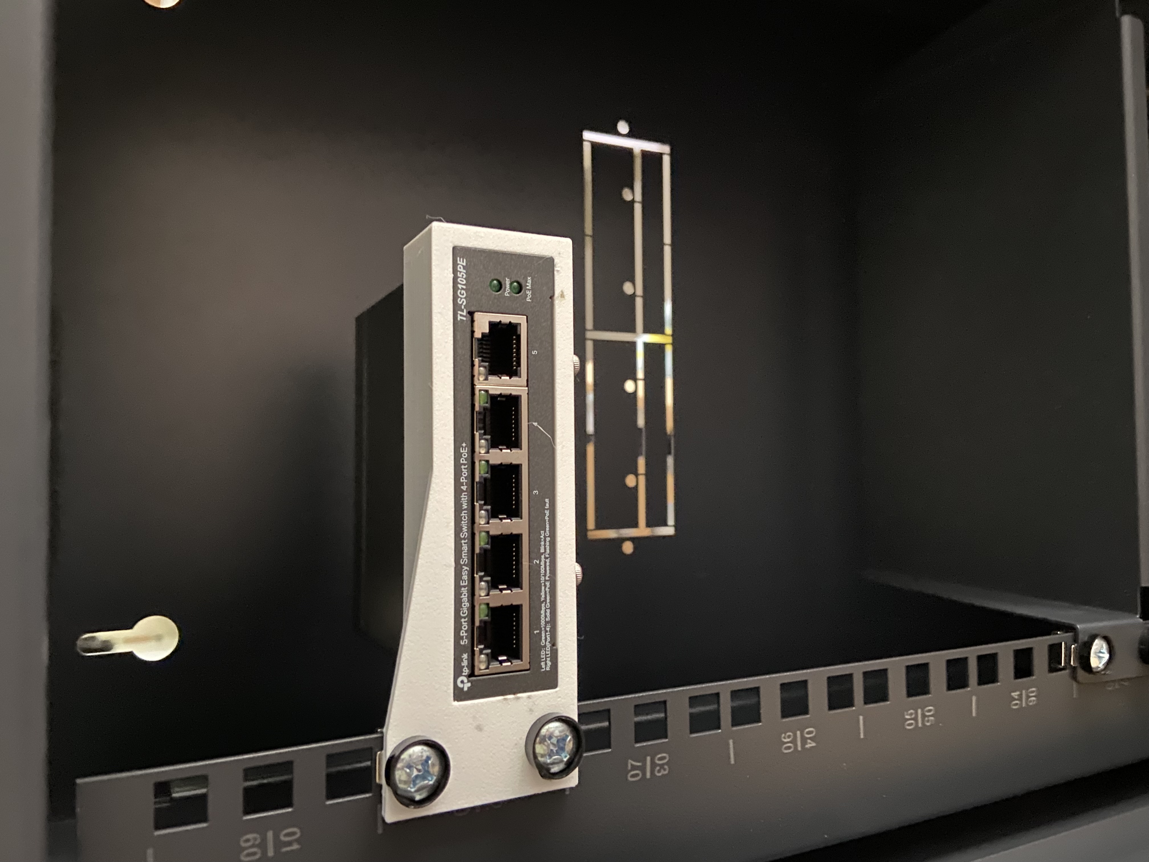 TP-Link 5 Port Server Rack Mount