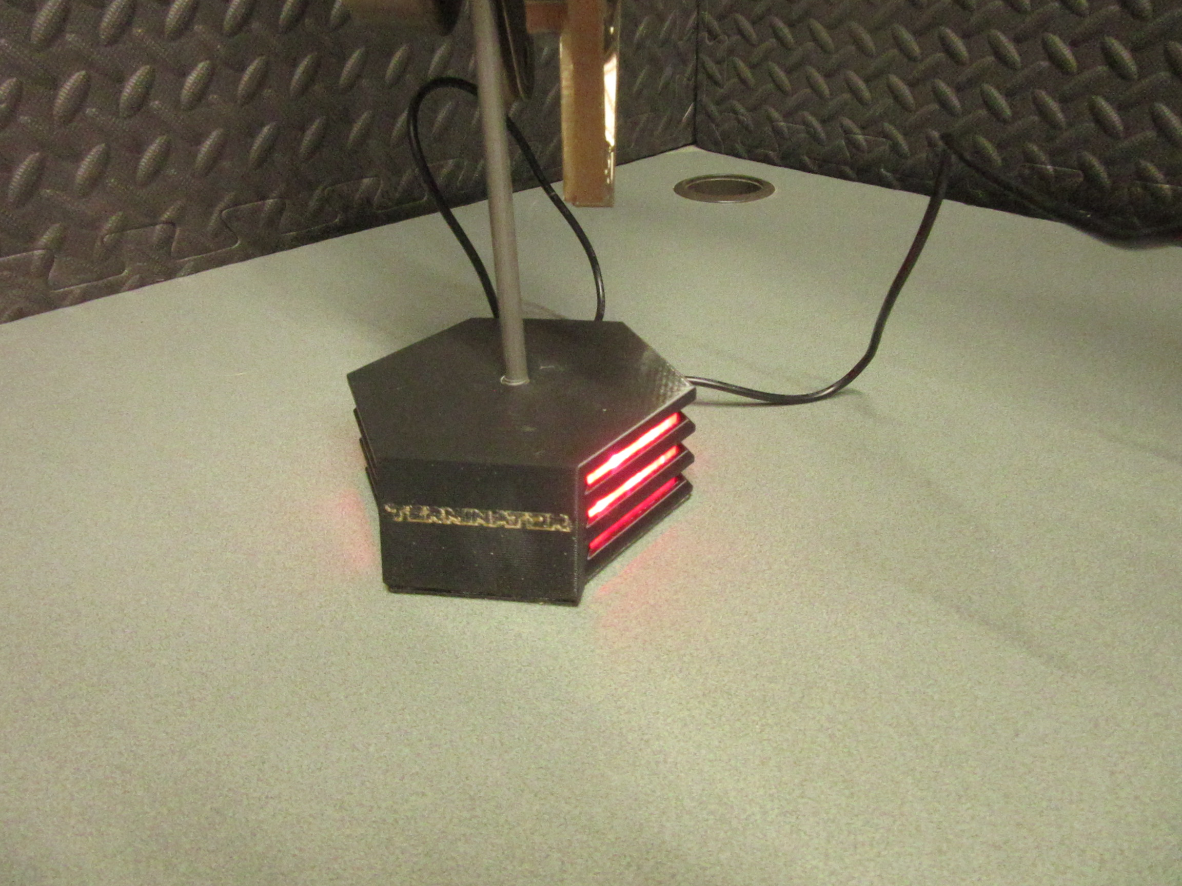 DIY Life-Size Terminator Arm Lamp_USB-LED BASE