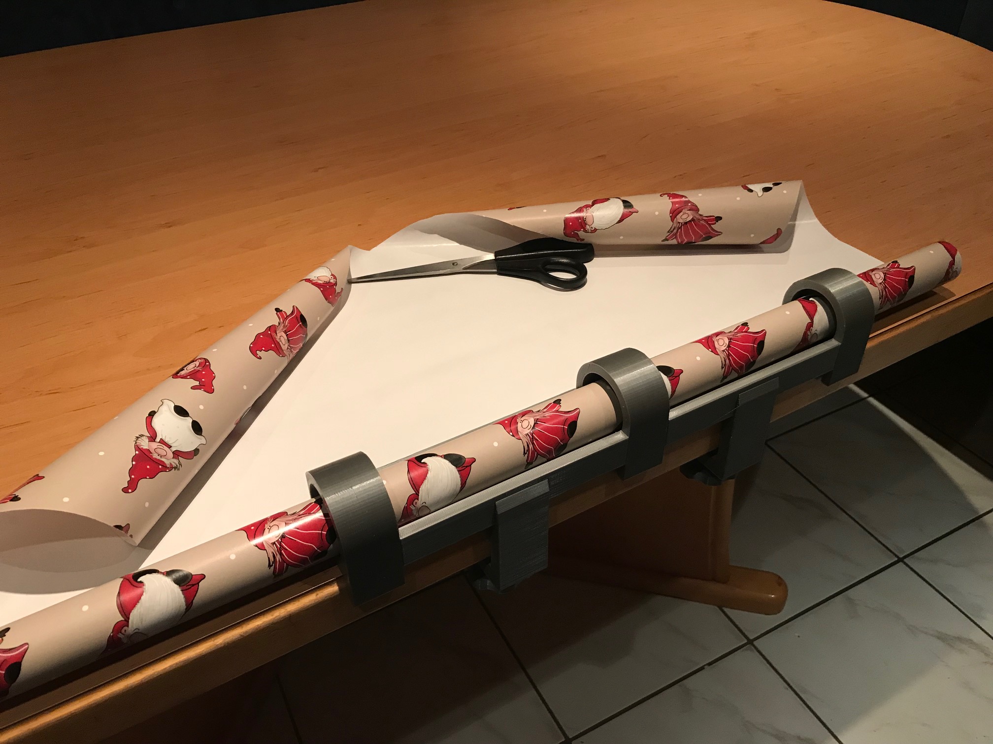 Wrapping-Paper-Holder