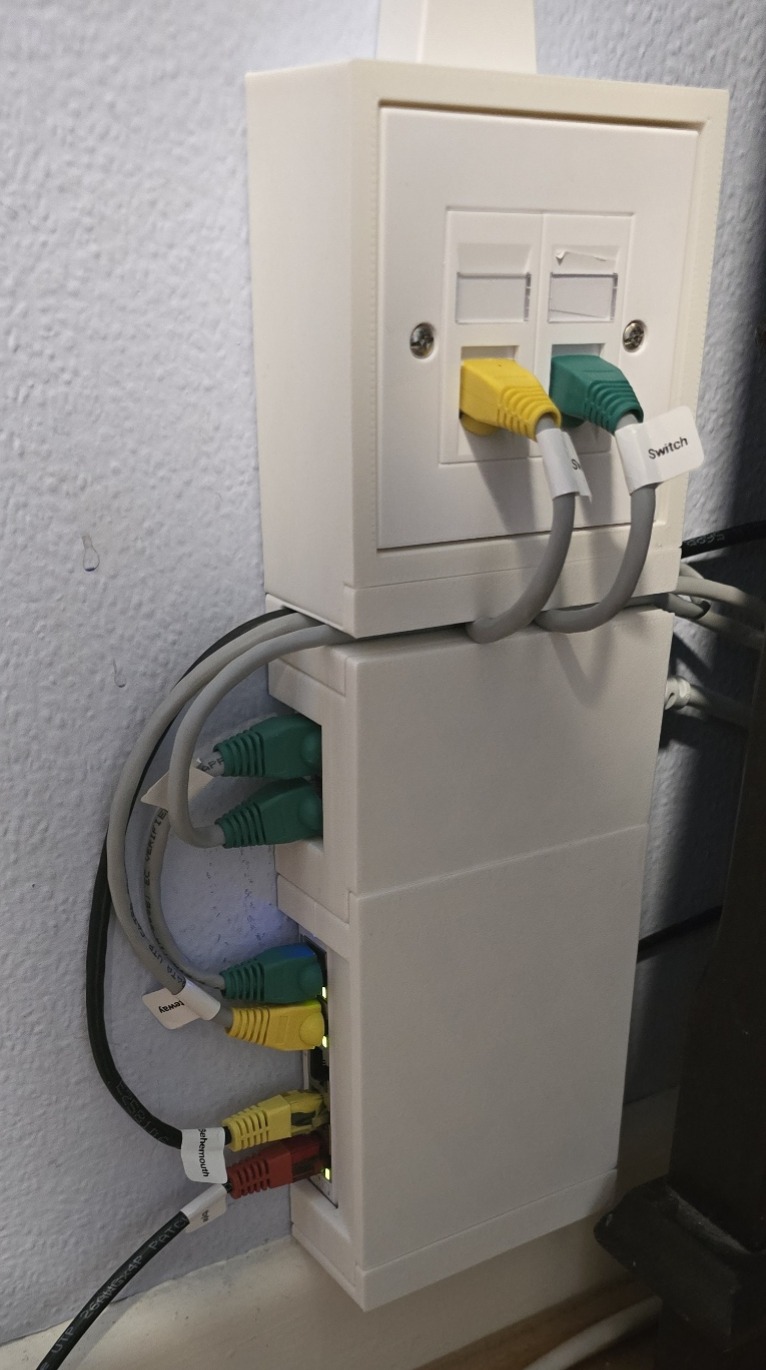 Toolless Wall Mount Solution for Ubiqiti Switch