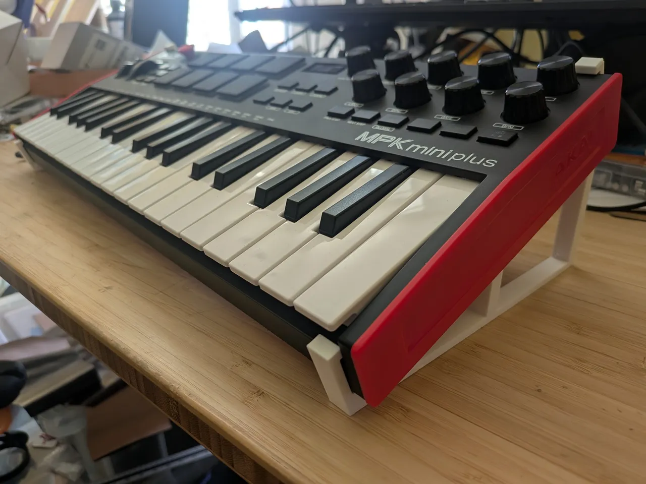 AKAI MPK Mini Plus stand (Parametric) by berkbig | Download