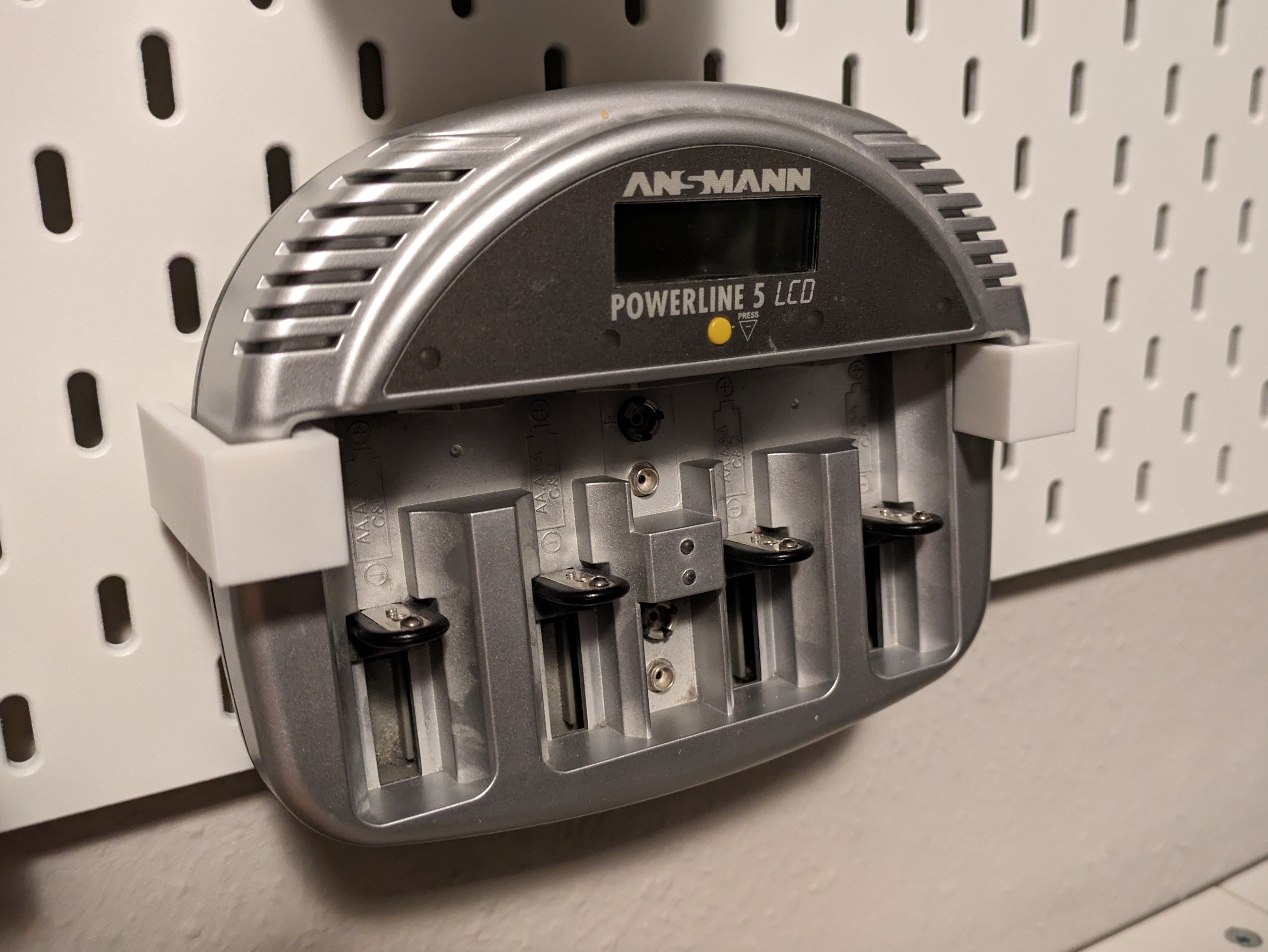 Skadis holder for Ansmann Powerline 5 LCD