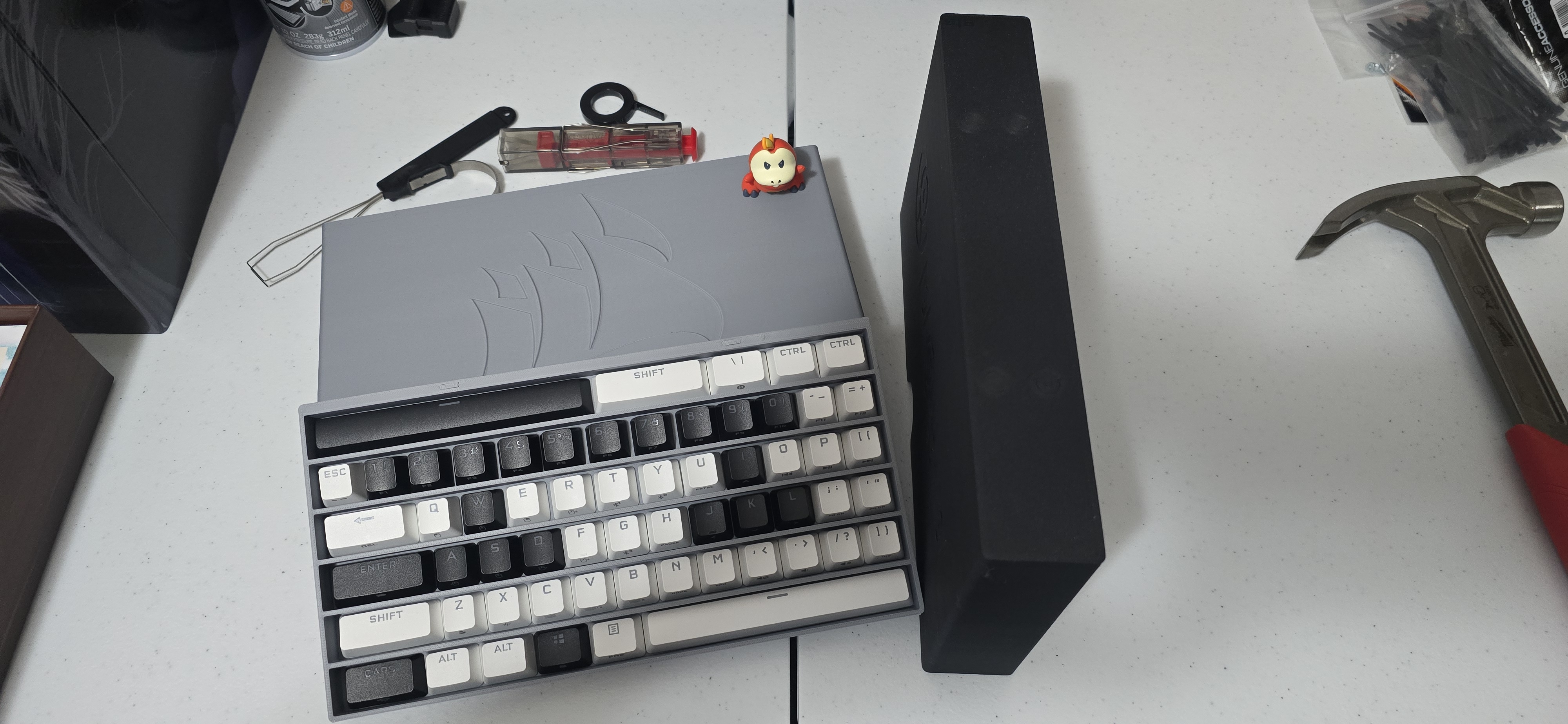Miniatura 2 do modelo 3D Magnetic KeyCap Storage Case