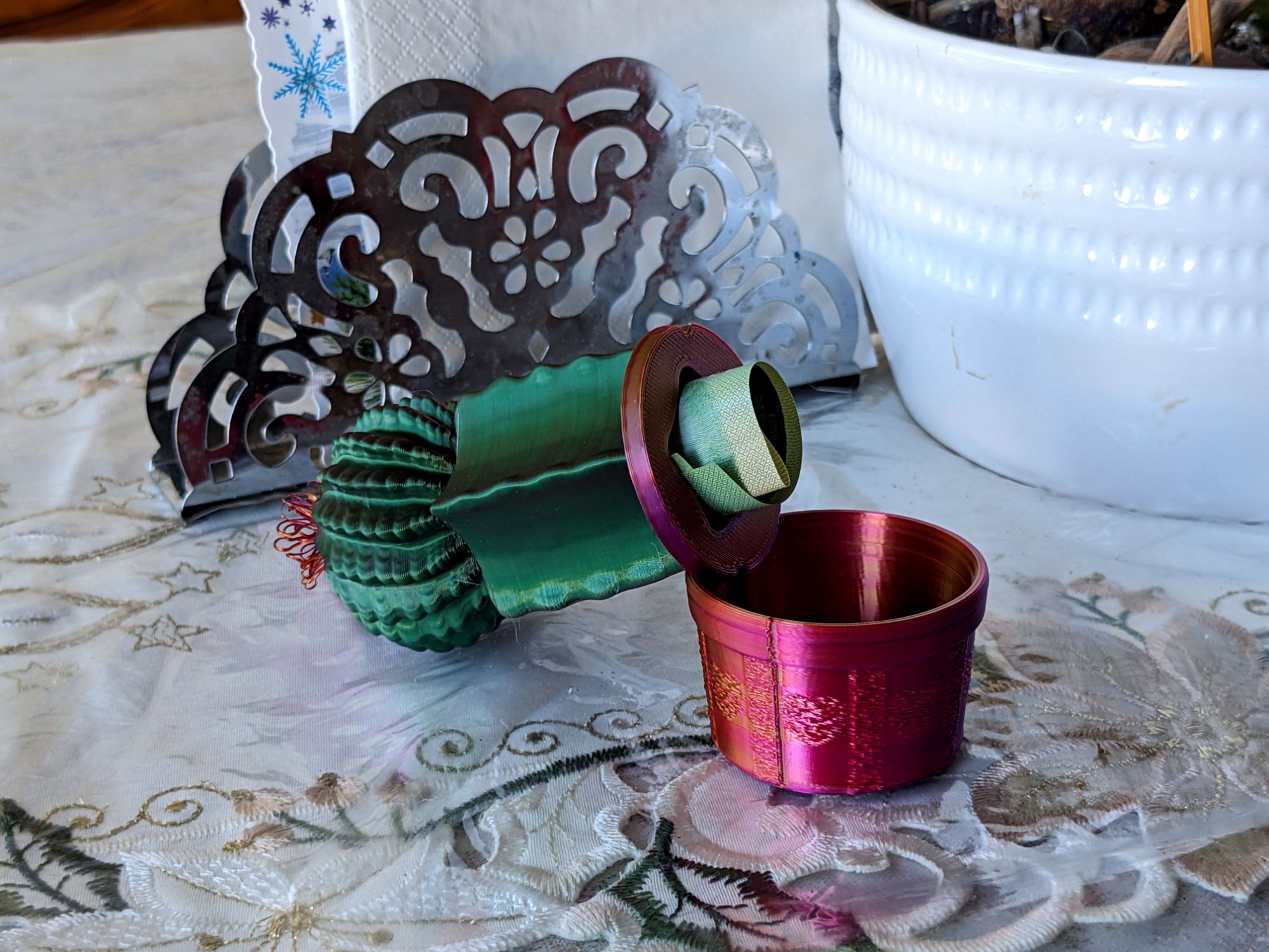 Miniatura 2 do modelo 3D Valentines Cactus Gift Container