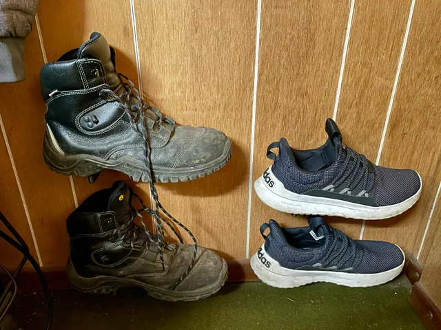 Shoe wall mount