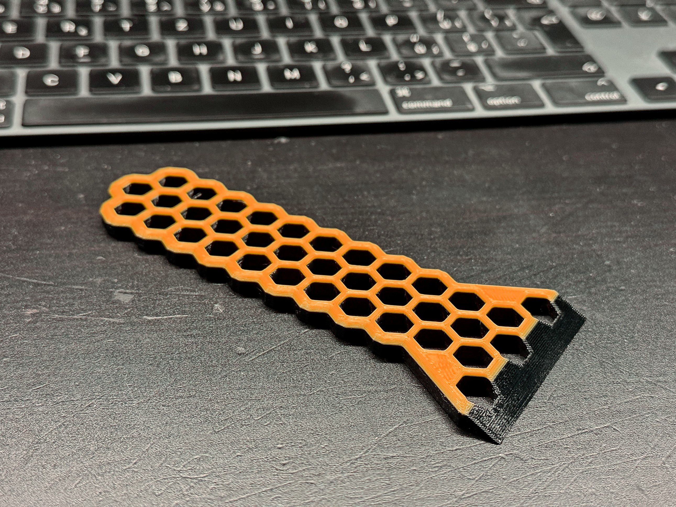 Honeycomb spatula / Hex bed scraper